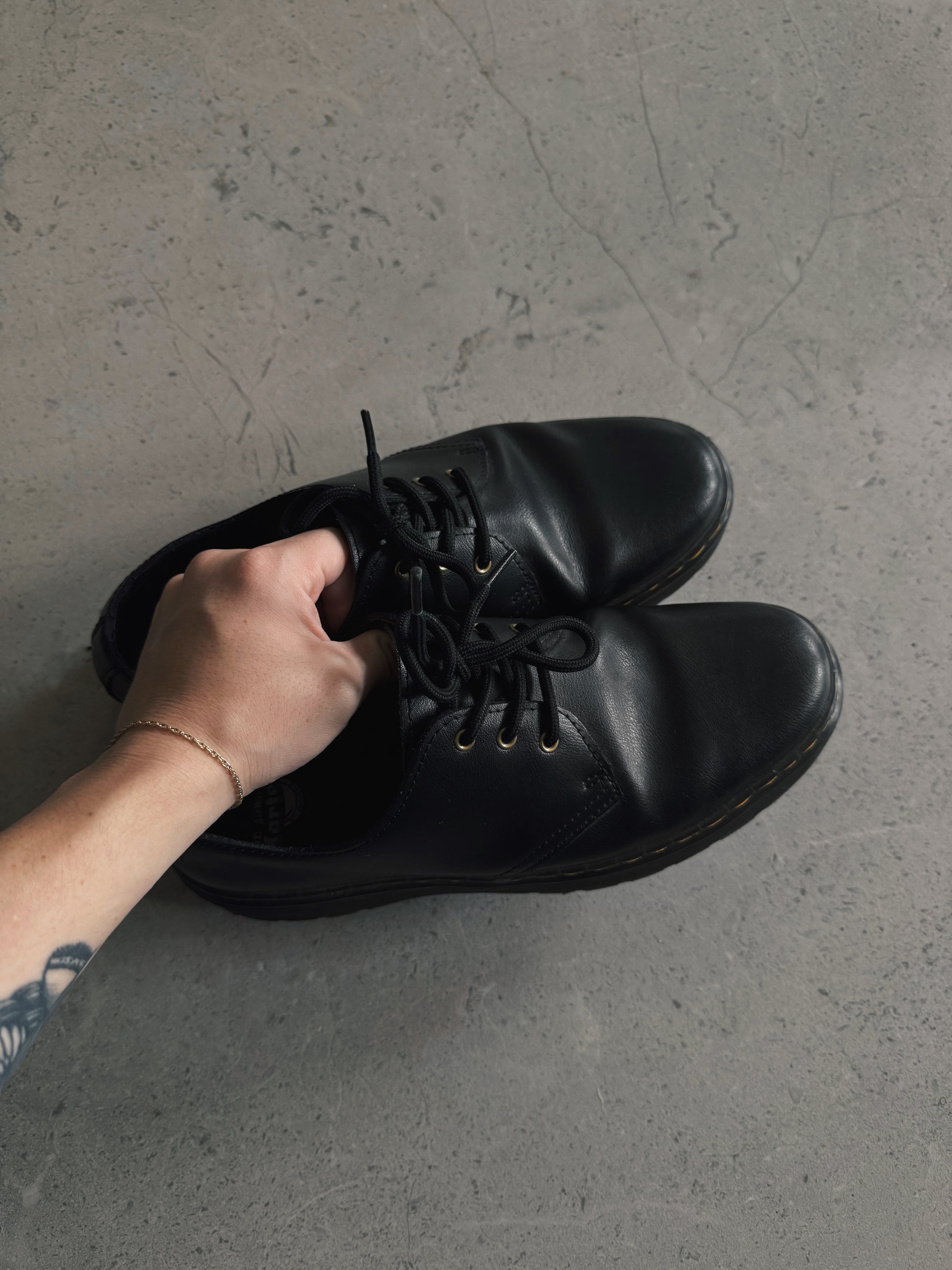 DR. MARTENS OXFORD SHOES