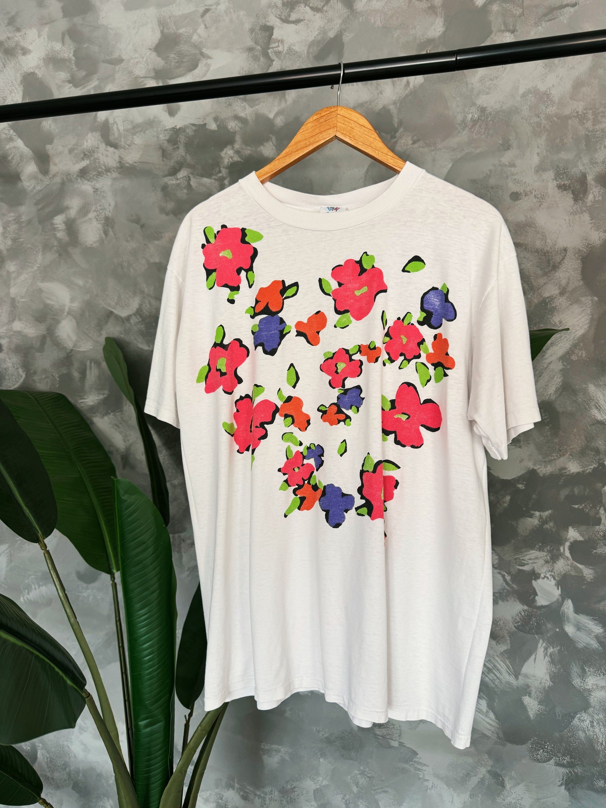 (L) 90’S VINTAGE FLOWERS ART TEE