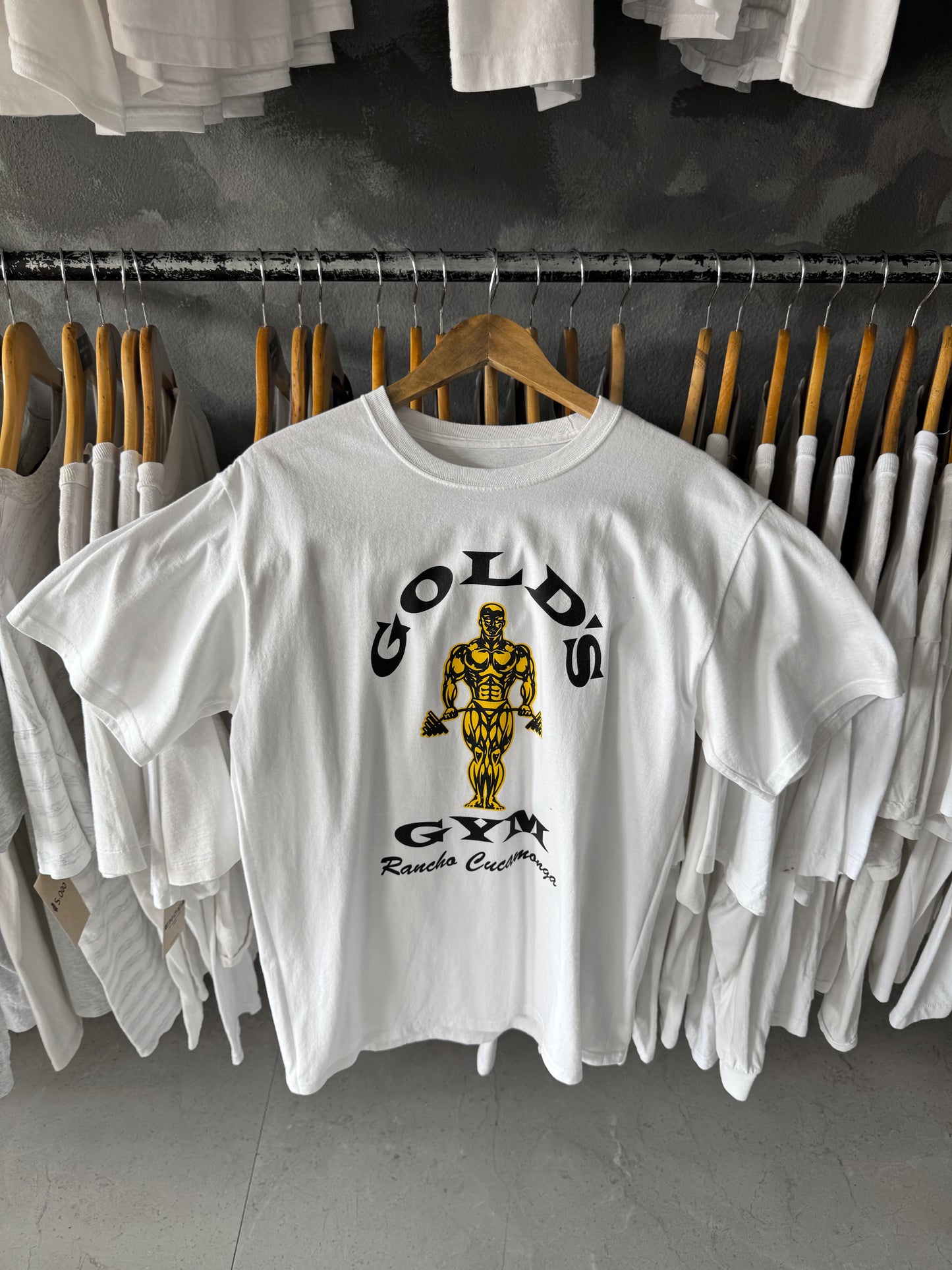 (L) GOLD’S GYM TEE