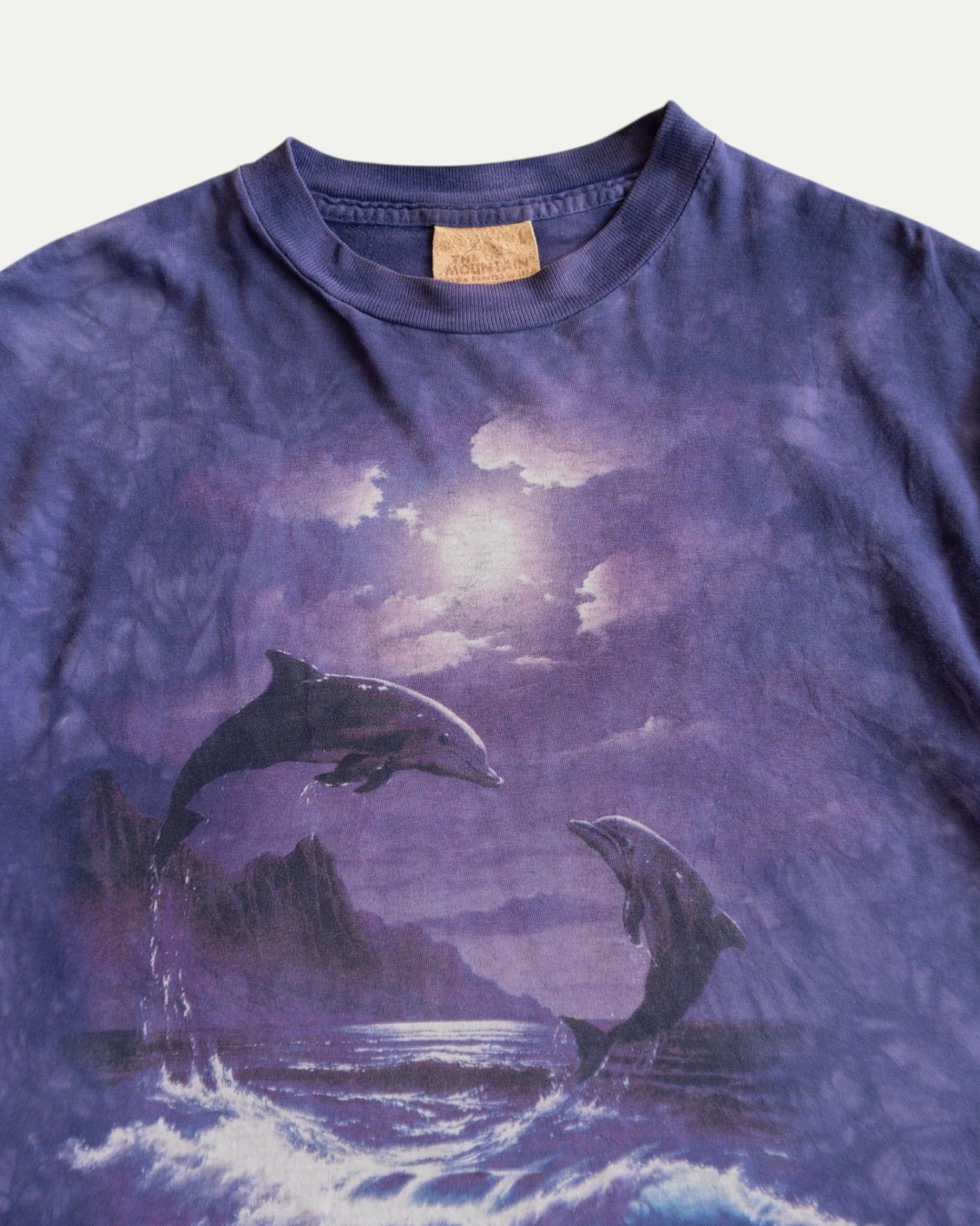 (L) VINTAGE DOLPHINS ANIMAL ART TEE
