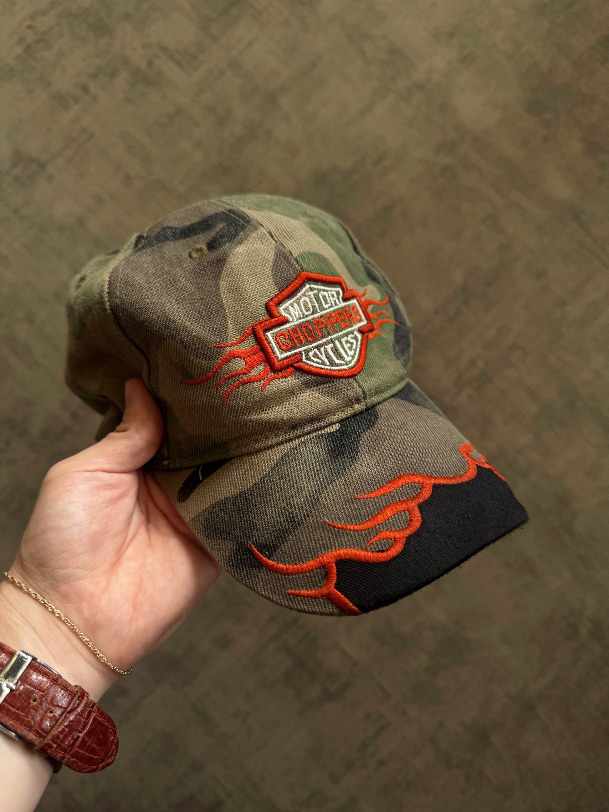 VINTAGE CHOPPERS X HARLEY FLAMES CAMO HAT