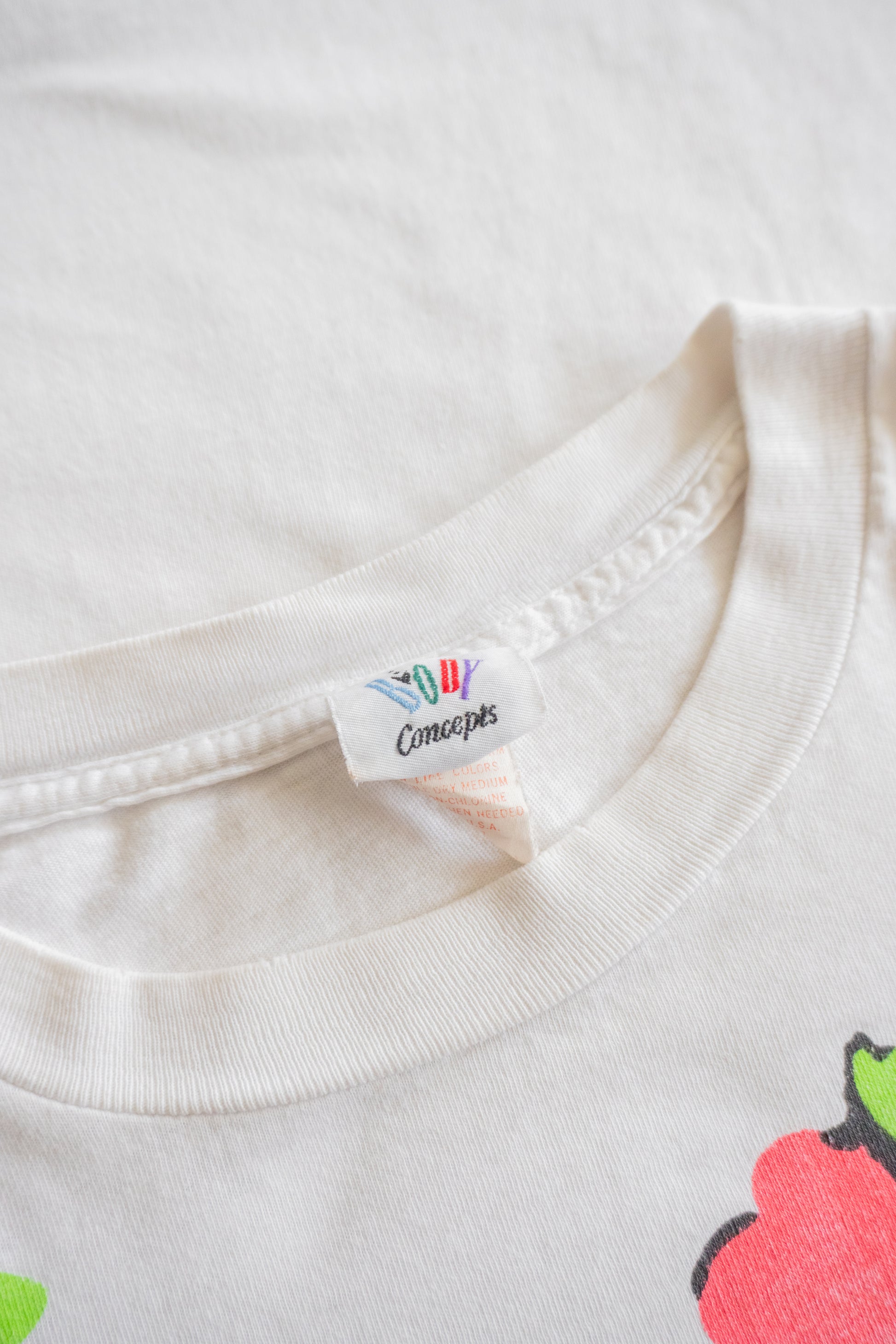 (L) 90’S VINTAGE FLOWERS ART TEE