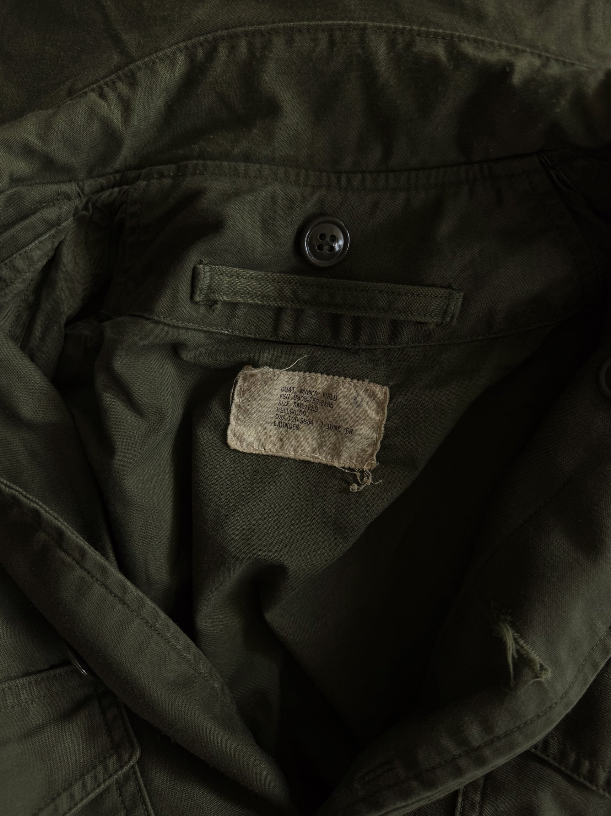 (M) 1960’S VINTAGE ARMY M-65 FIELD JACKET VIETMAN