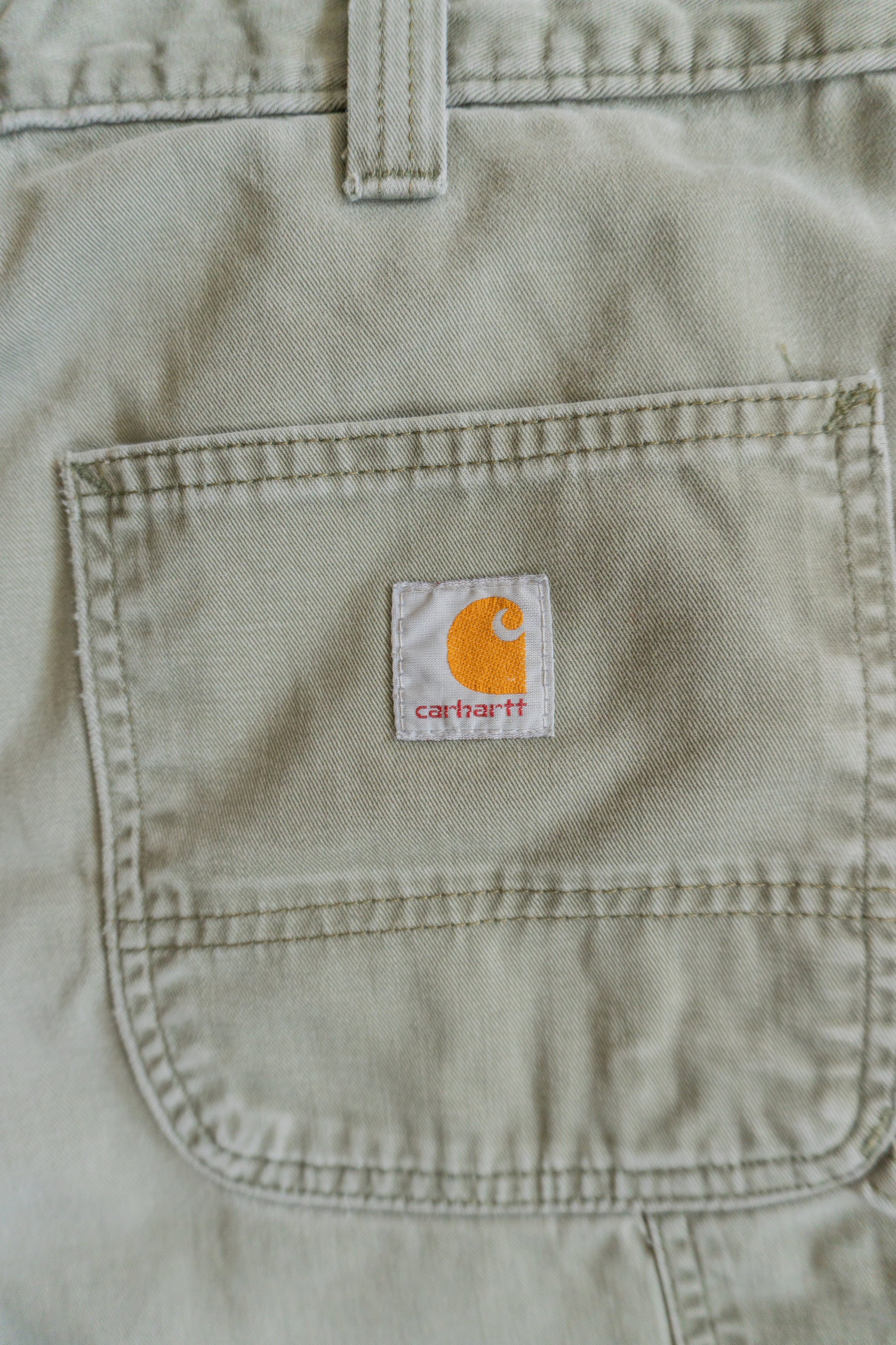 VINTAGE CARHARTT OLIVE GREEN AMAZING FADED SHORT - 32