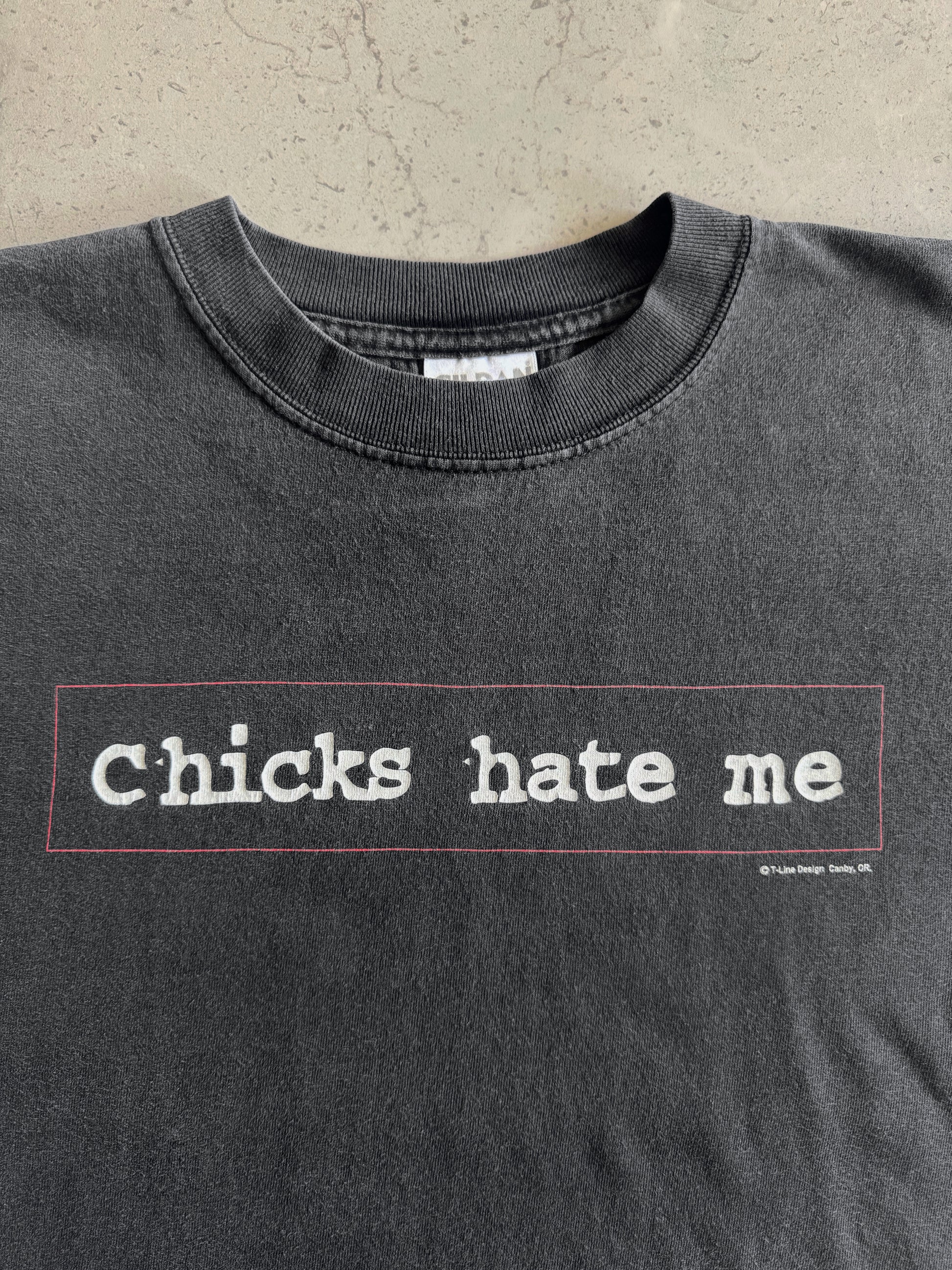 (M) VINTAGE “CHICKS HATE ME” FASHION VICTIM TEE