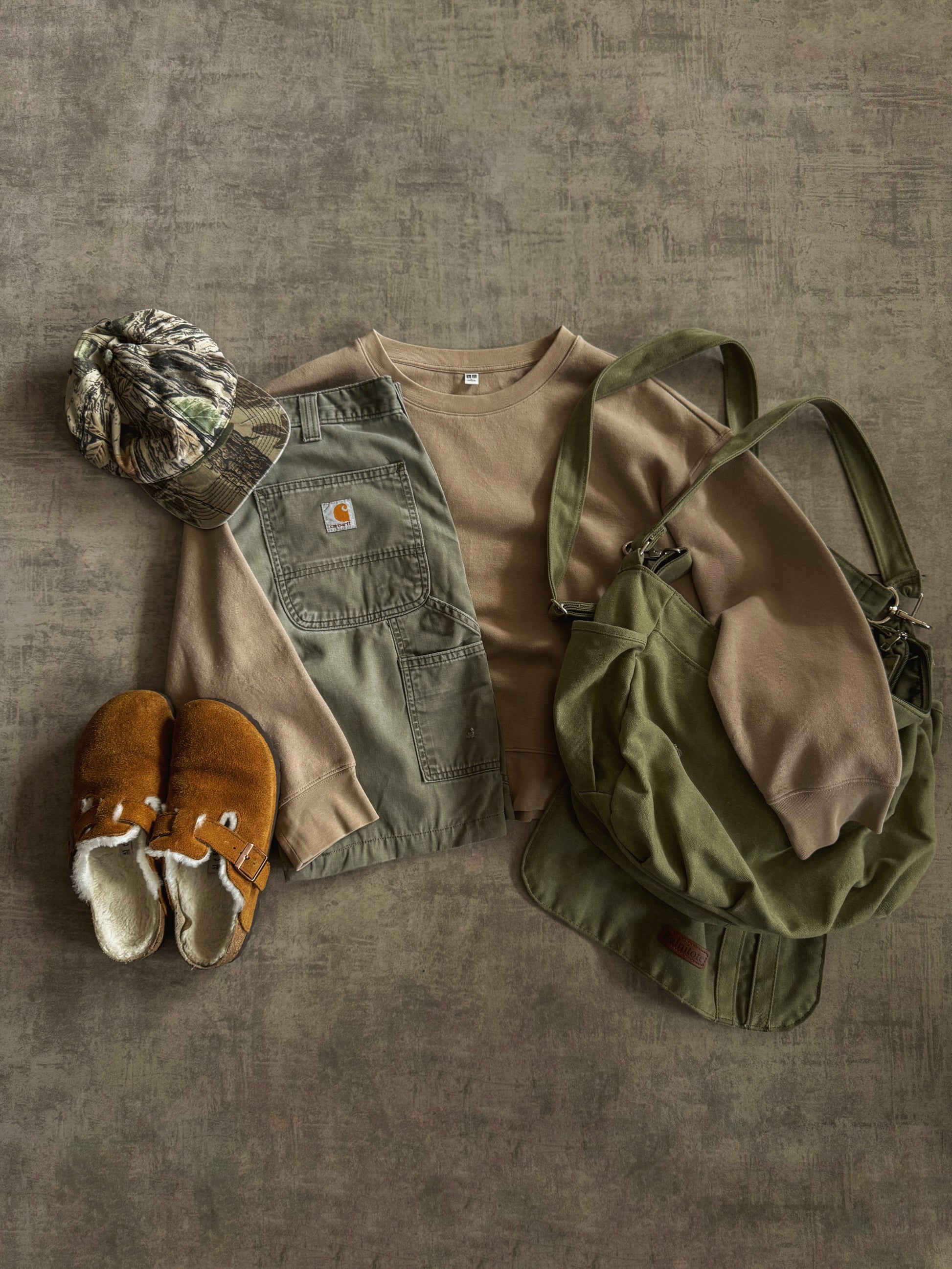 VINTAGE CARHARTT OLIVE GREEN AMAZING FADED SHORT - 32