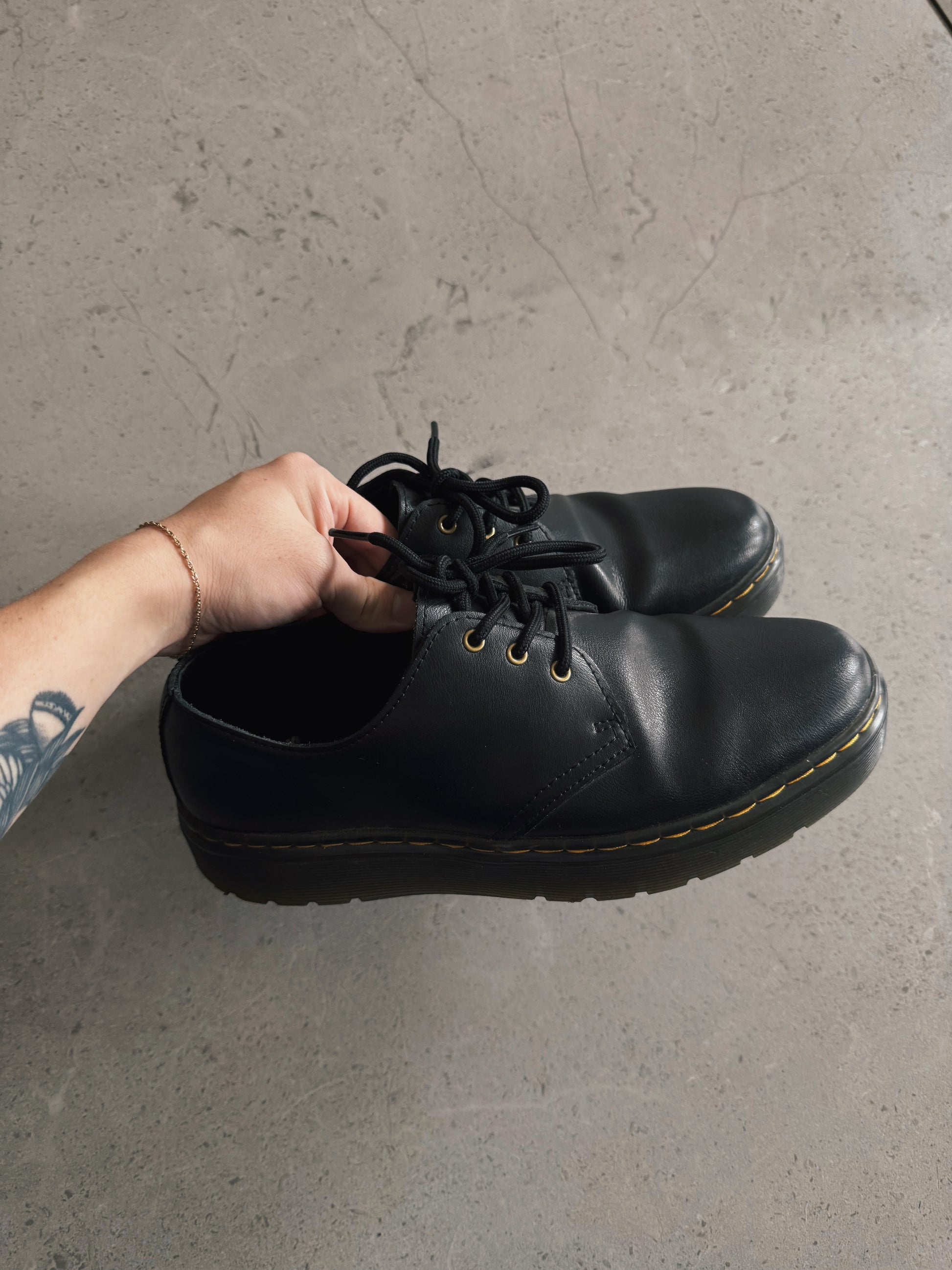 DR. MARTENS OXFORD SHOES