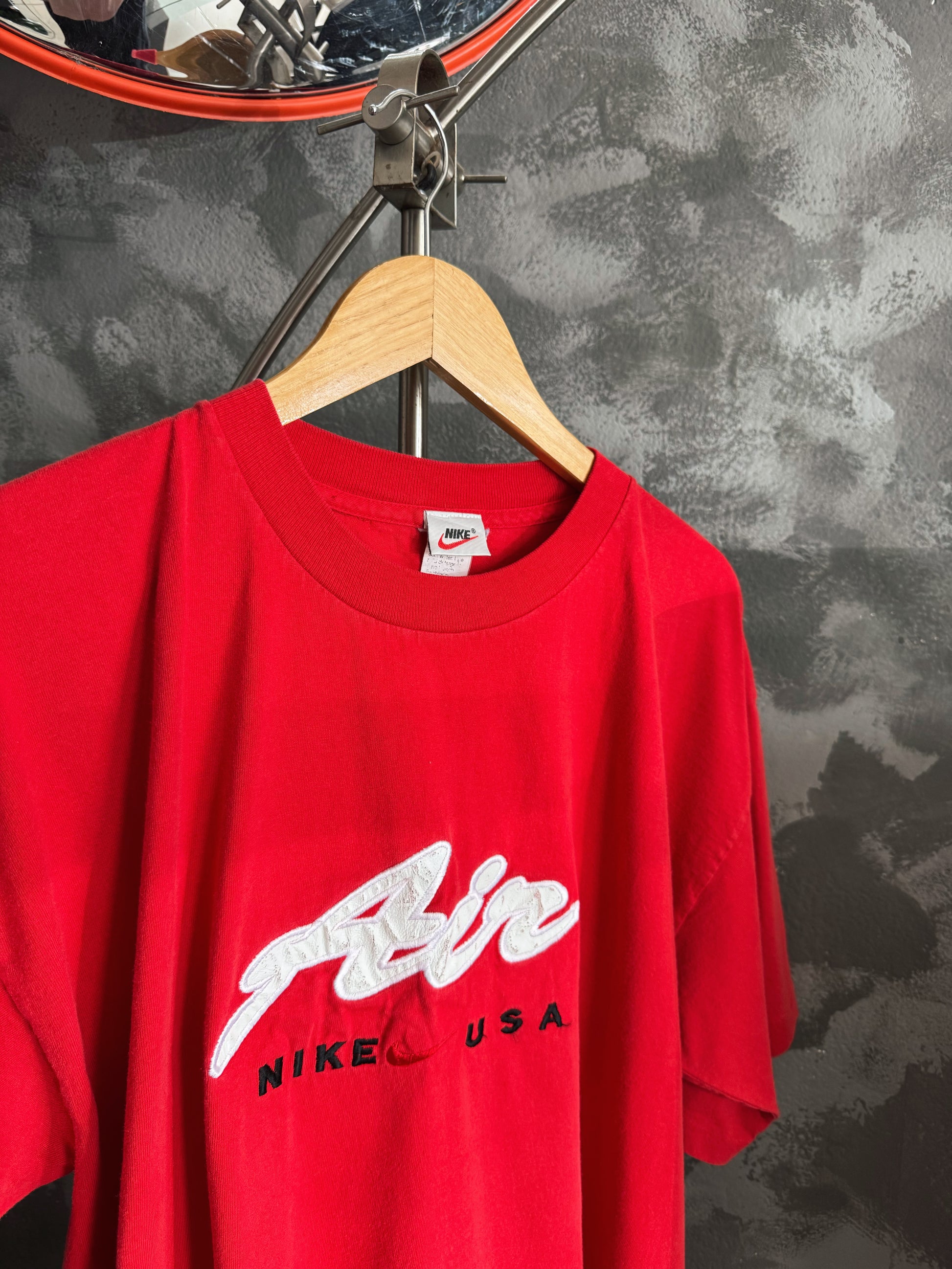 (XL) 90’S VINTAGE NIKE TEE
