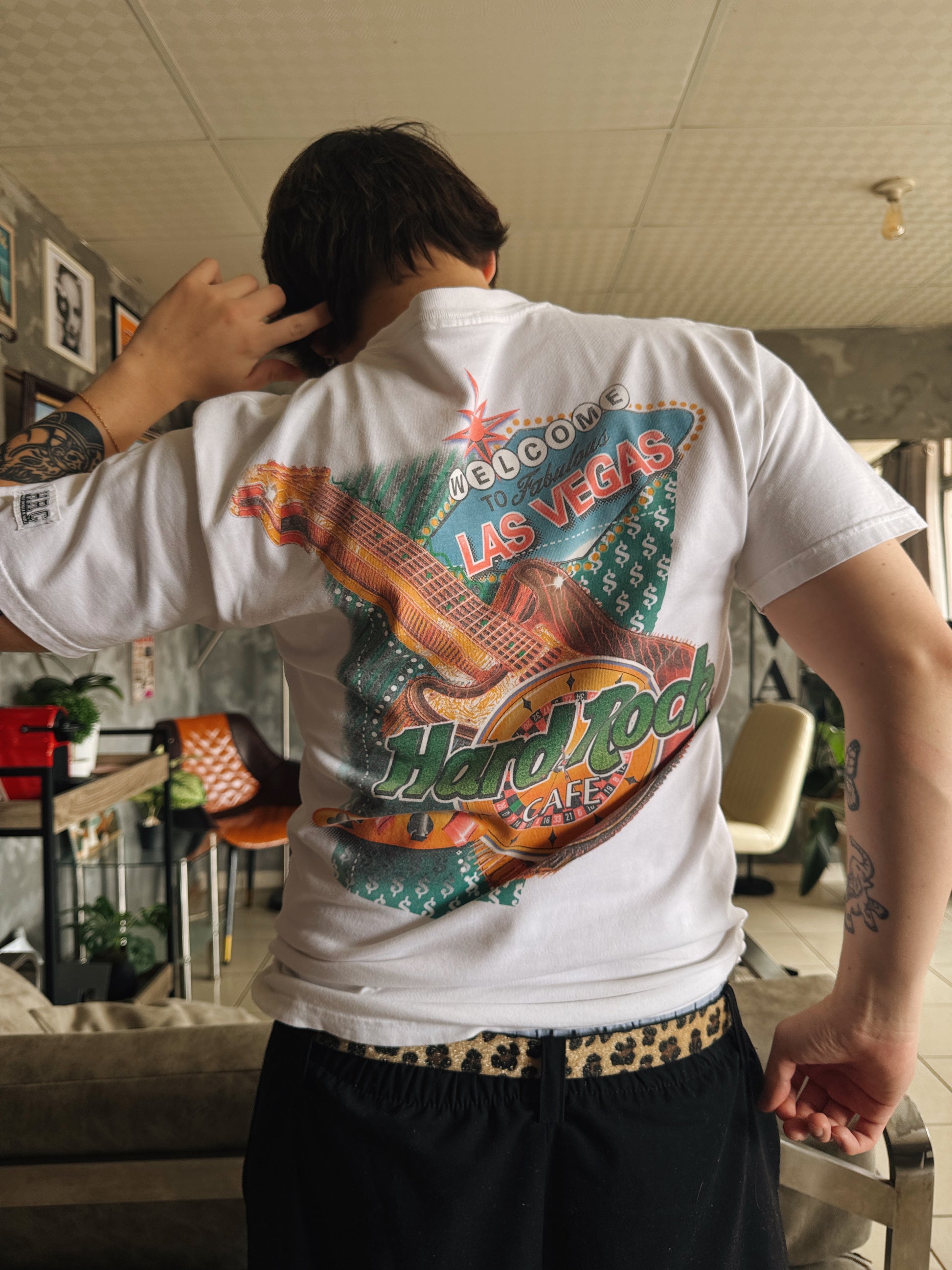 (FIT S) VINTAGE HARD ROCK GUITAR TEE