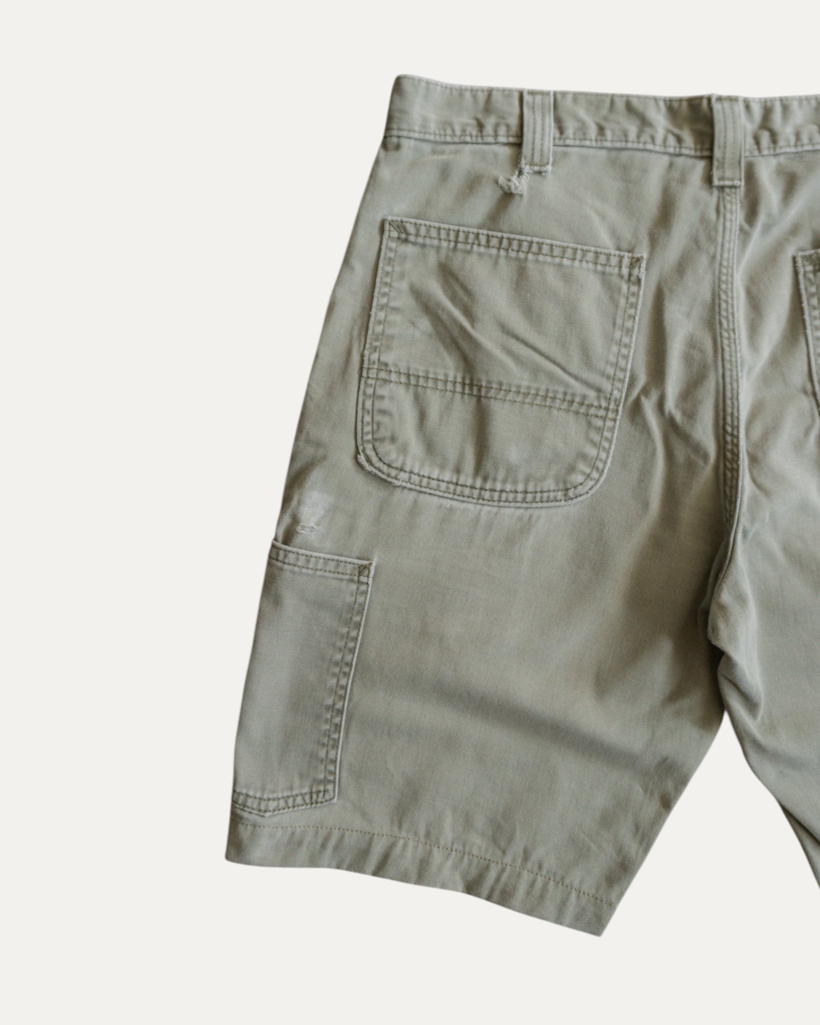 VINTAGE CARHARTT OLIVE GREEN AMAZING FADED SHORT - 32