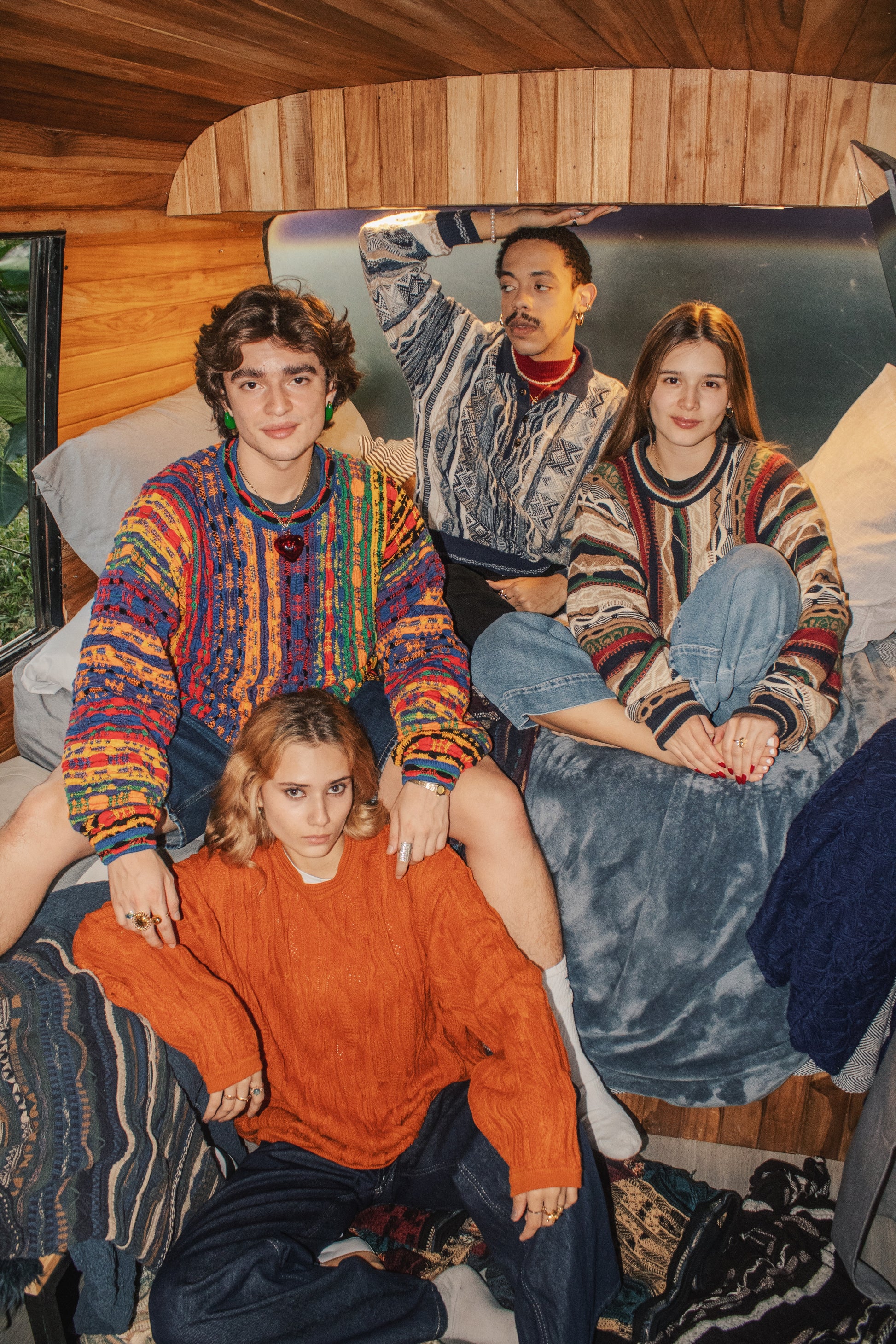 (L) VINTAGE TUNDRA TYPE COOGI SWEATER