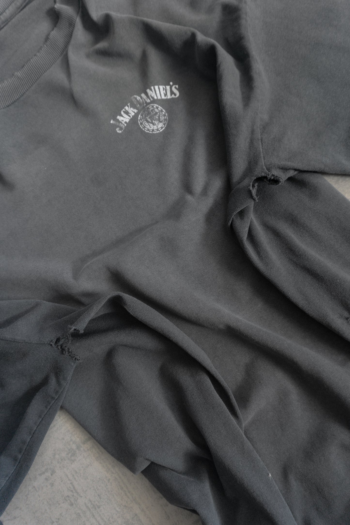 (L) 90’S VINTAGE JACK DANIEL’S FADED X DISTRESSED LONG SLEEVE