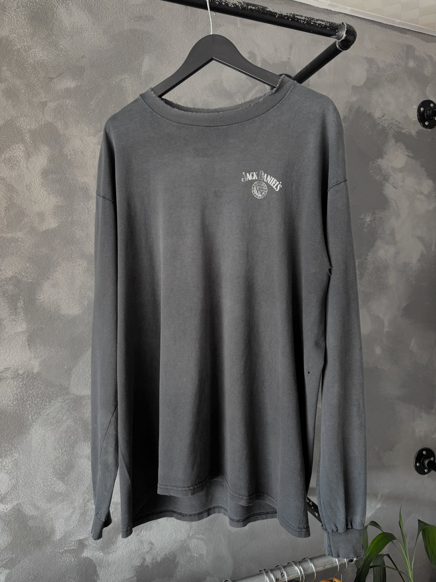 (L) 90’S VINTAGE JACK DANIEL’S FADED X DISTRESSED LONG SLEEVE