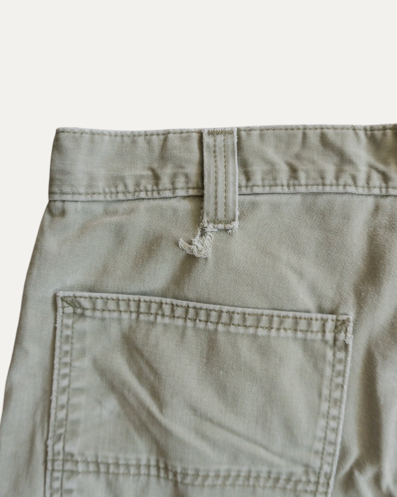 VINTAGE CARHARTT OLIVE GREEN AMAZING FADED SHORT - 32