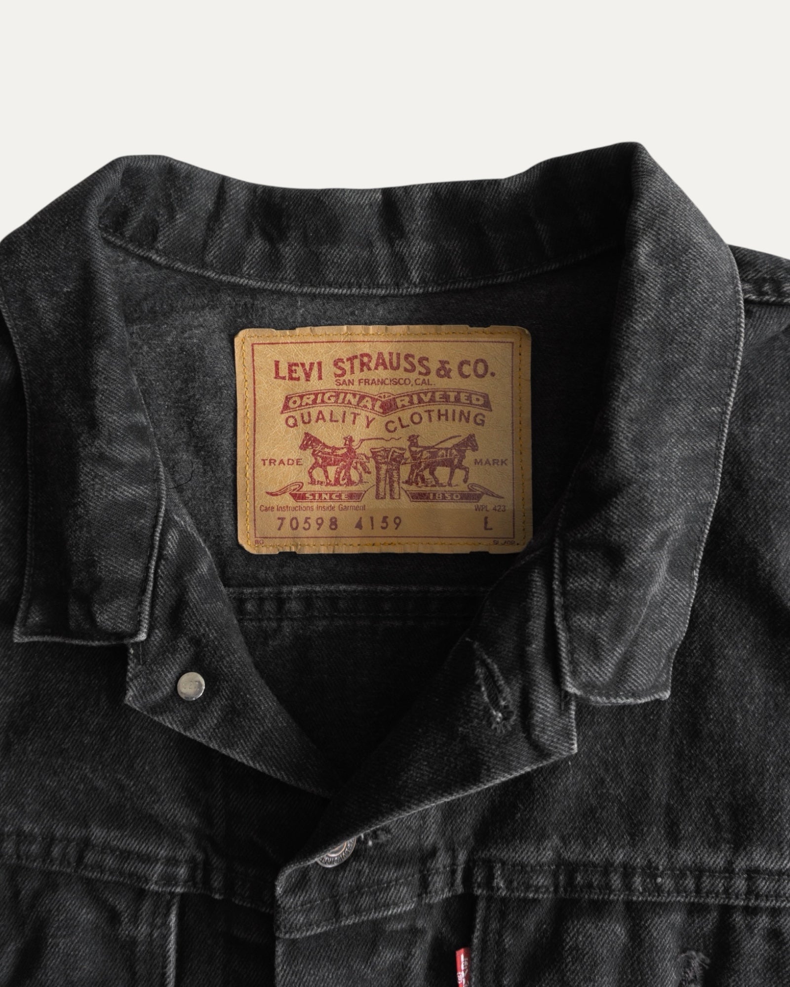 (L) LEVIS BLACK DENIM JACKET