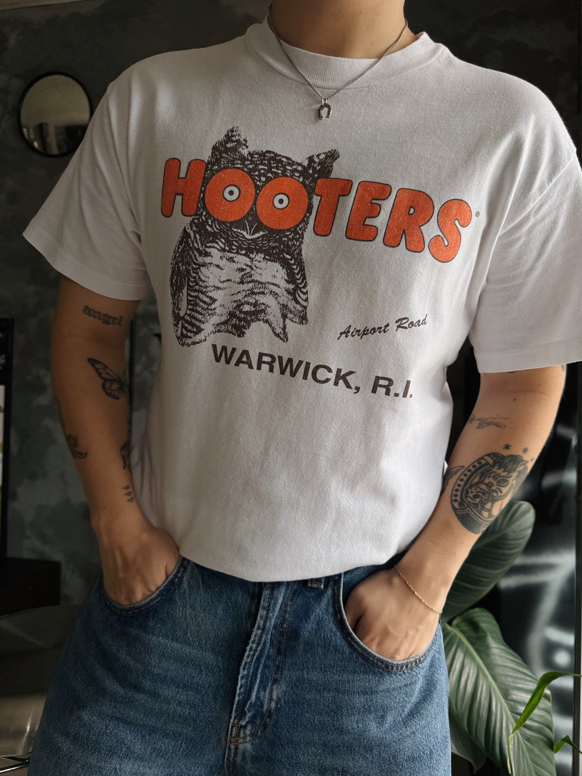 (M) VINTAGE HOOTERS PROMO TEE