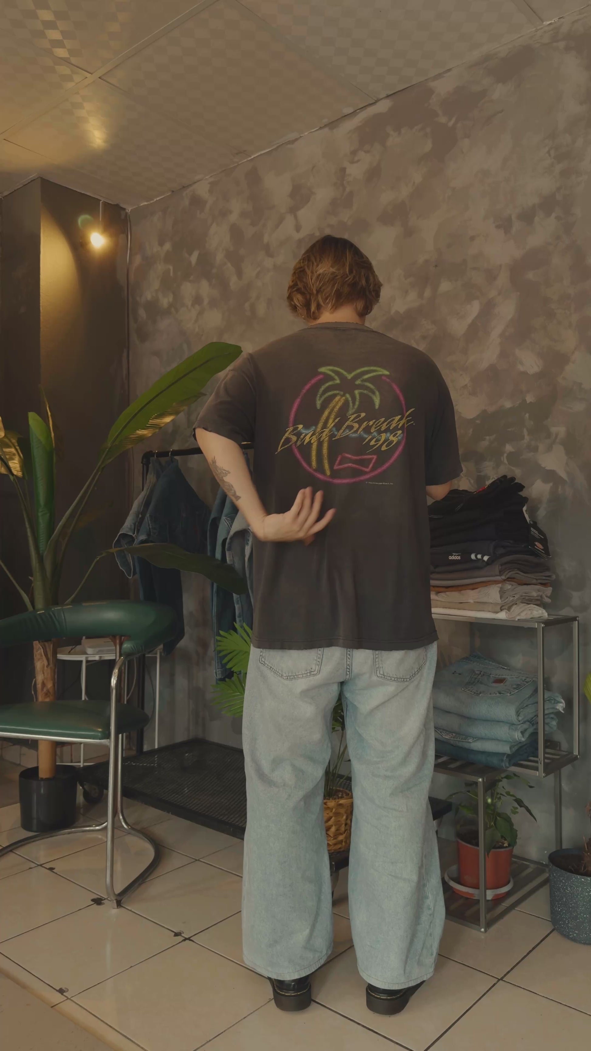 (L) 90’S VINTAGE BUDWEISER FADED X DISTRESSED TEE