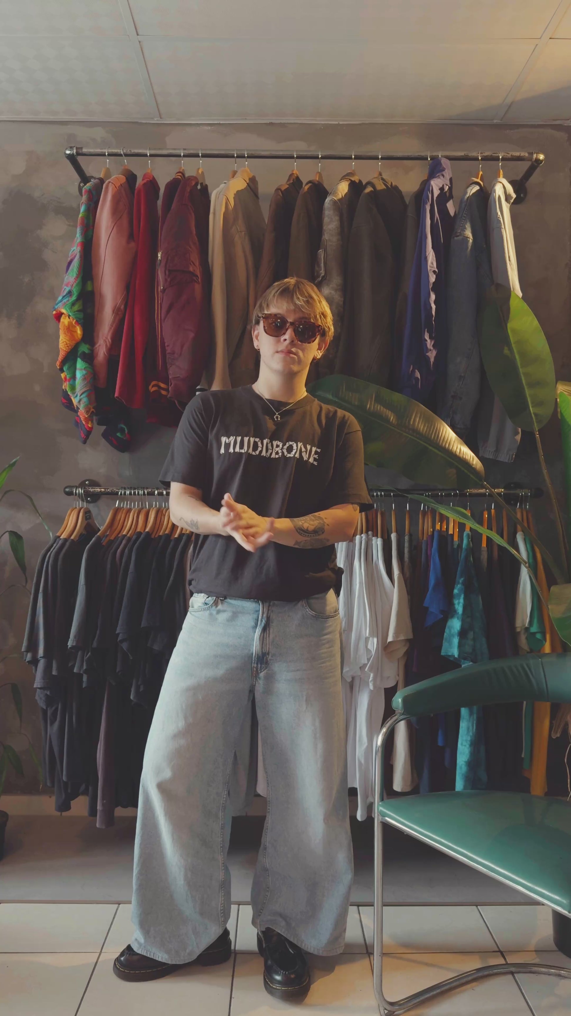 (M/L) 90’S VINTAGE MUDDBONE BAND TEE