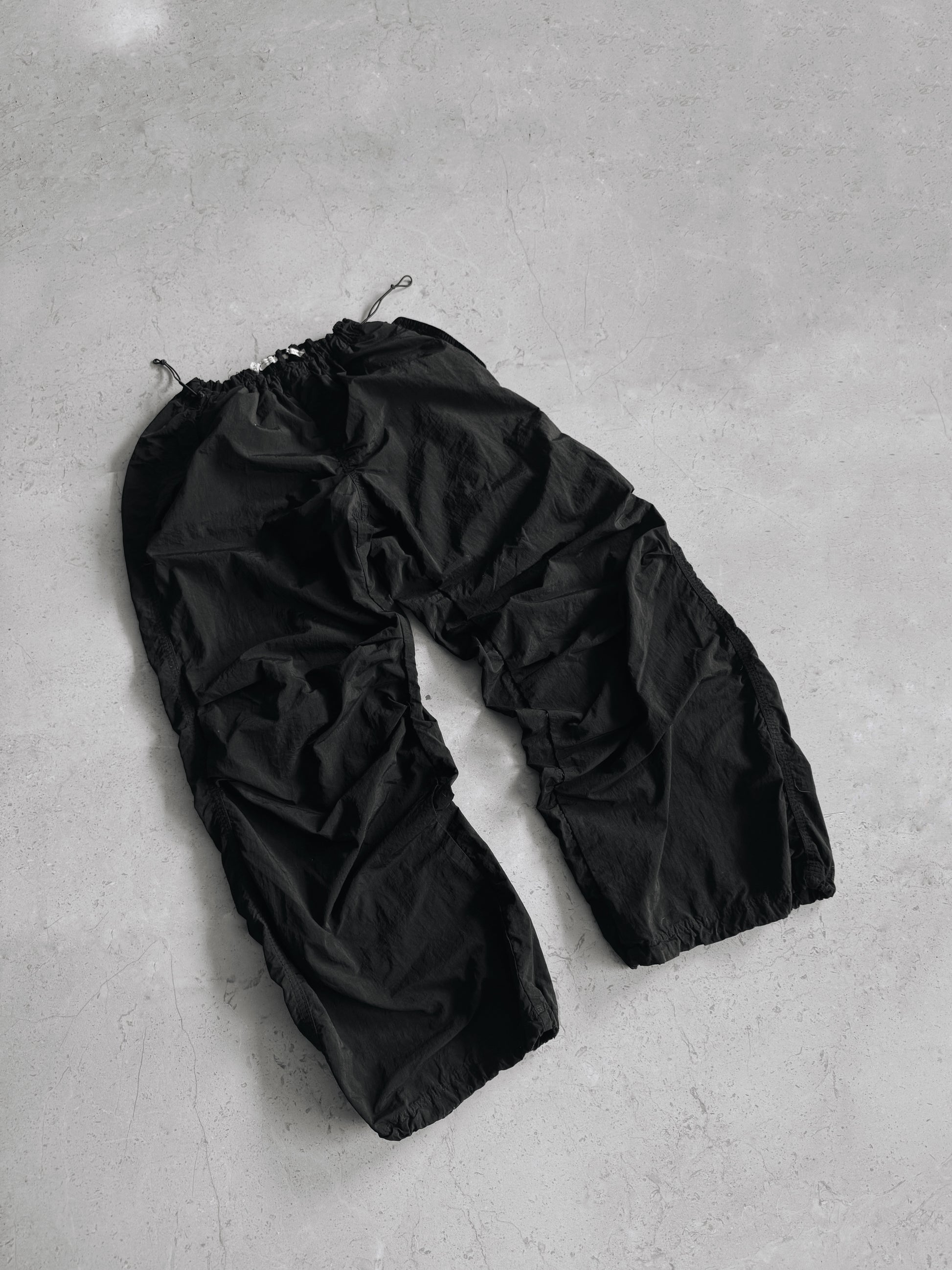 BLACK PARACHUTE PANTS - M