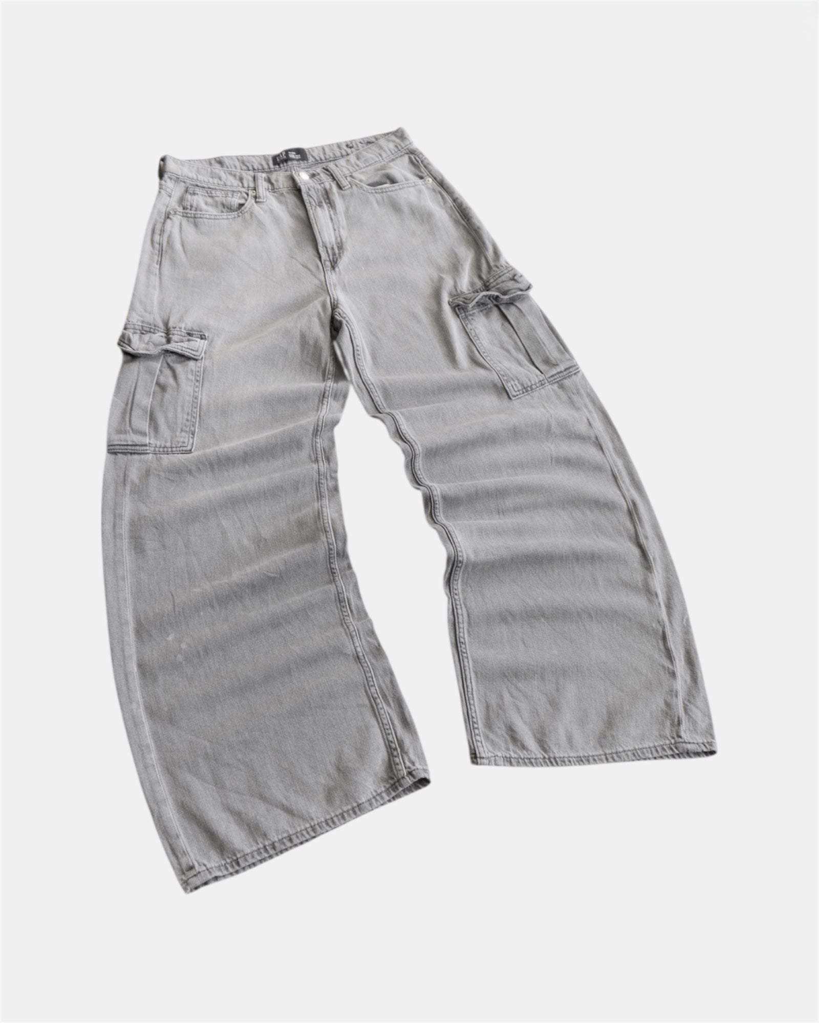 GAP GRAY FADED CARGO WIDE LEG PANTS - 32x32