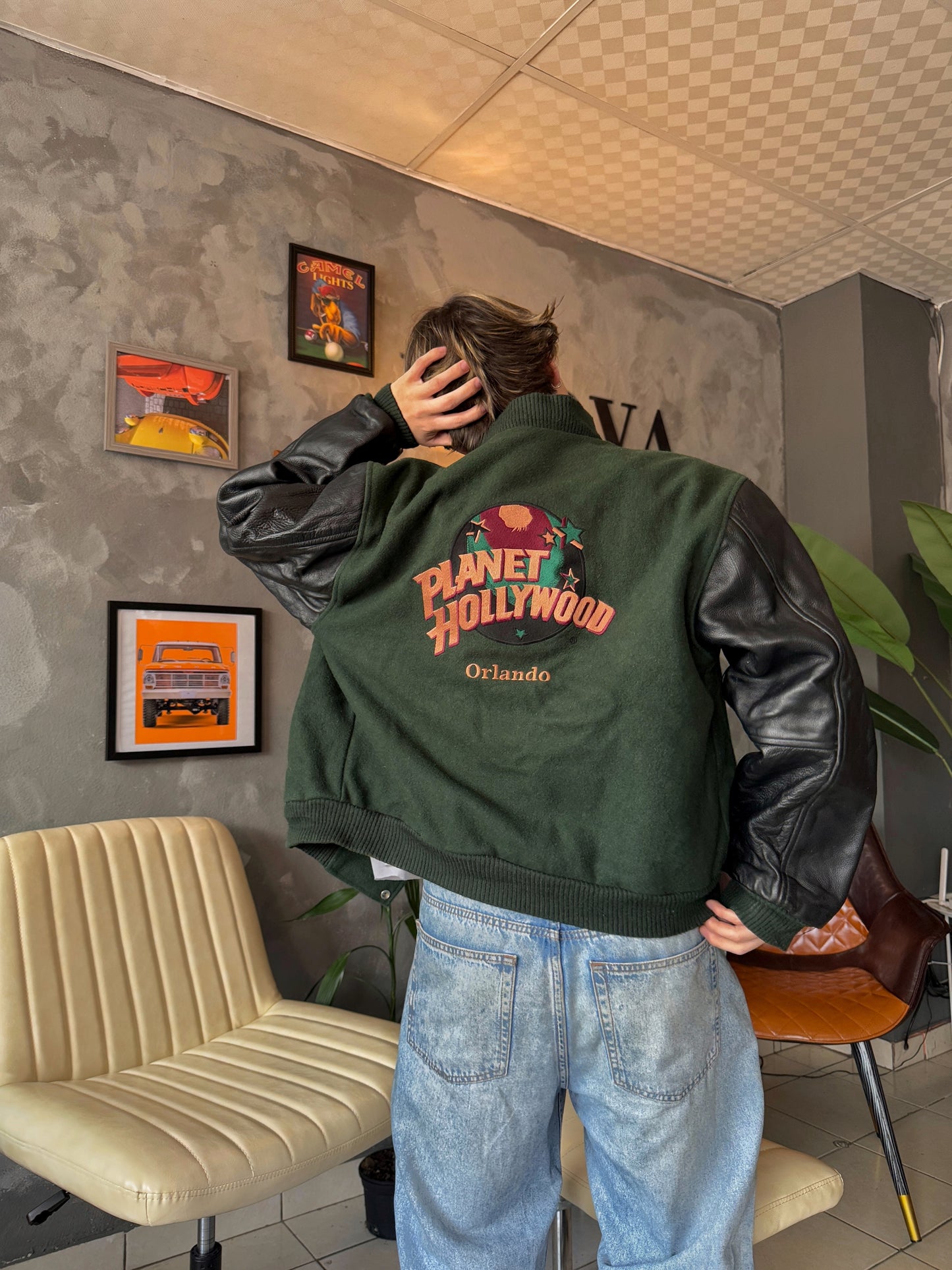 (S-M) 1990’S VINTAGE HARD ROCK LEATHER VARSITY JACKET