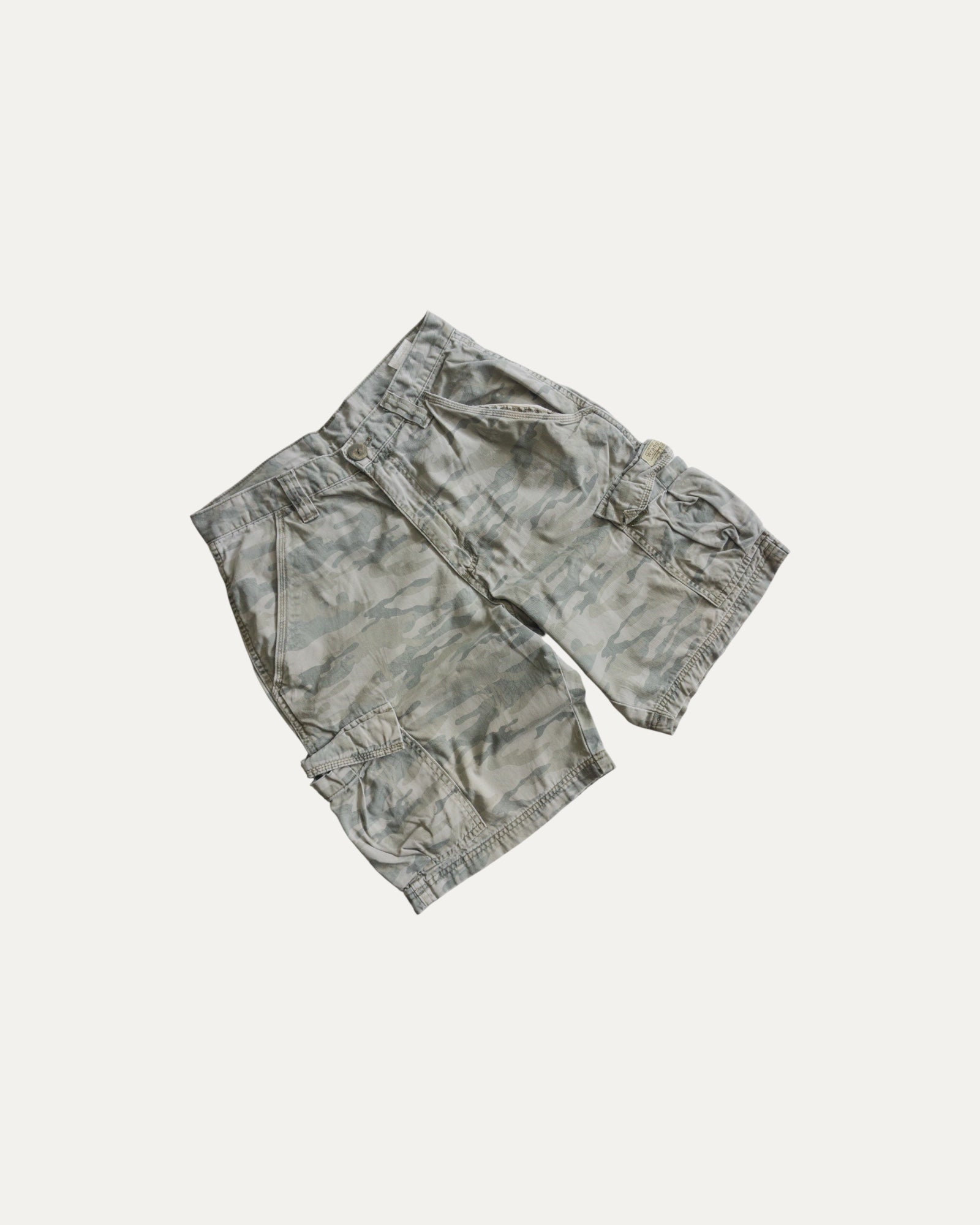 VINTAGE WRANGLER CAMO CARGO SHORT - 30