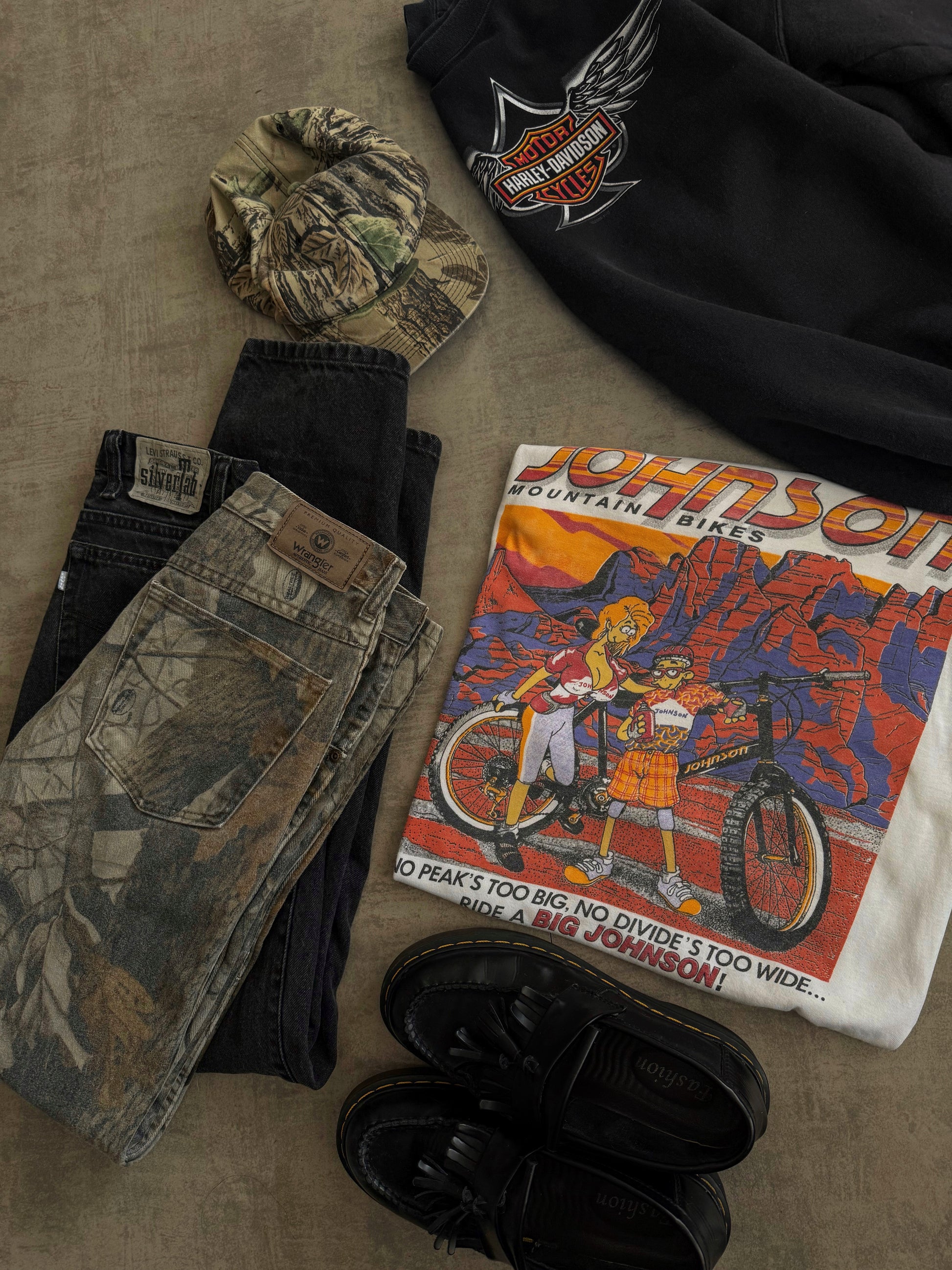 (XL) 90’S VINTAGE MOUNTAIN BIKES BIG JOHNSON TEE