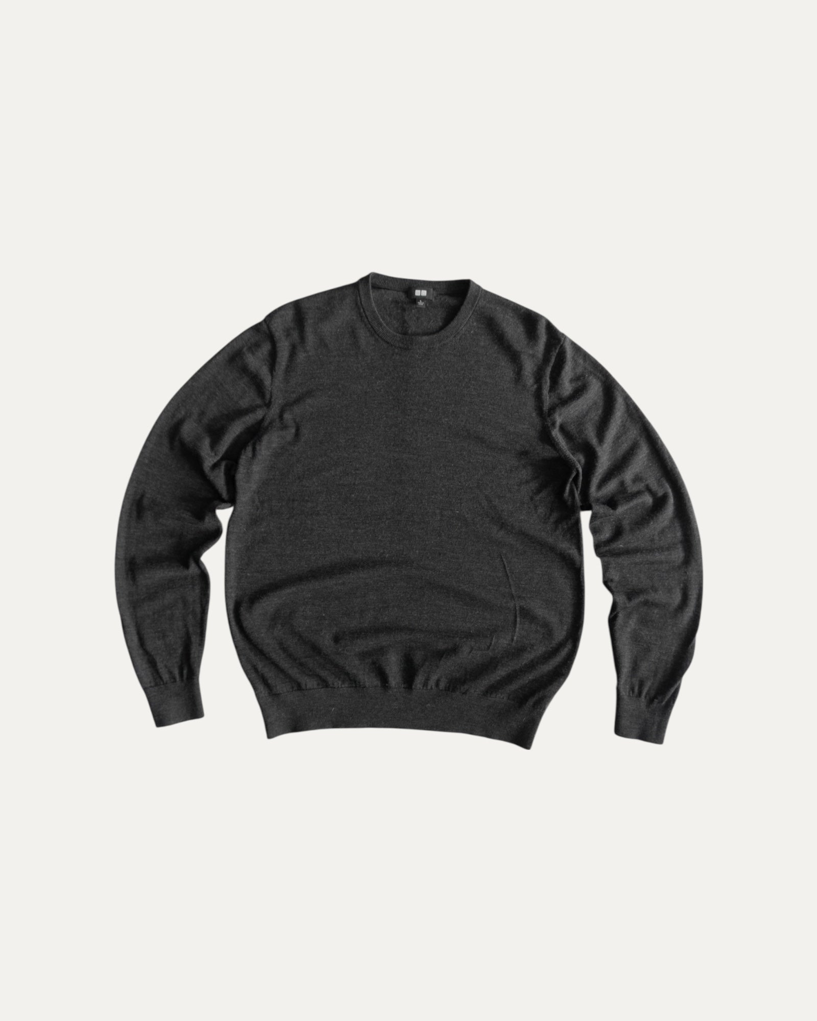 (L) UNIQLO BLANK SWEATER