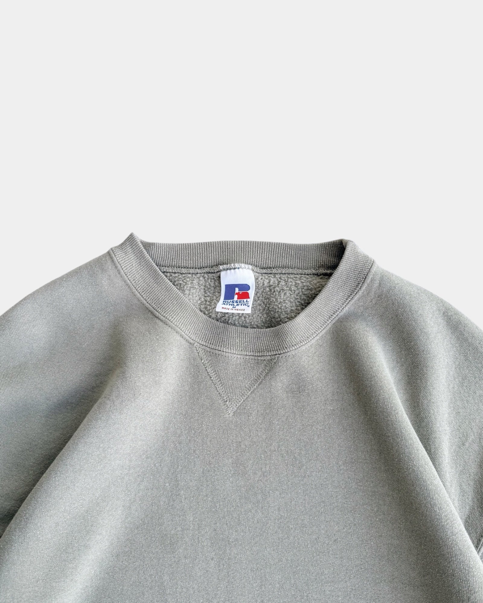 (M) 00’S VINTAGE RUSSELL CREWNECK