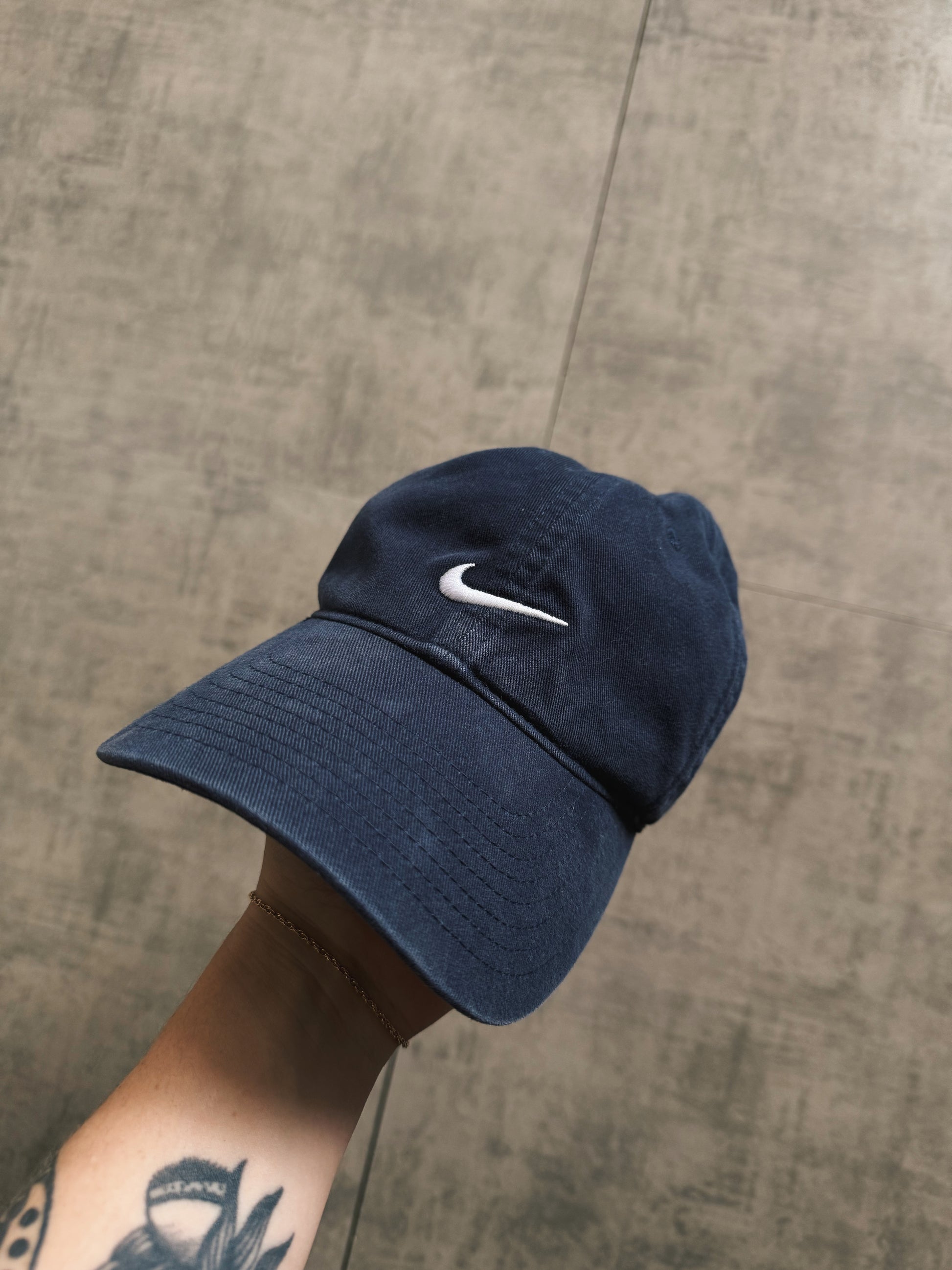 NIKE NAVY HAT