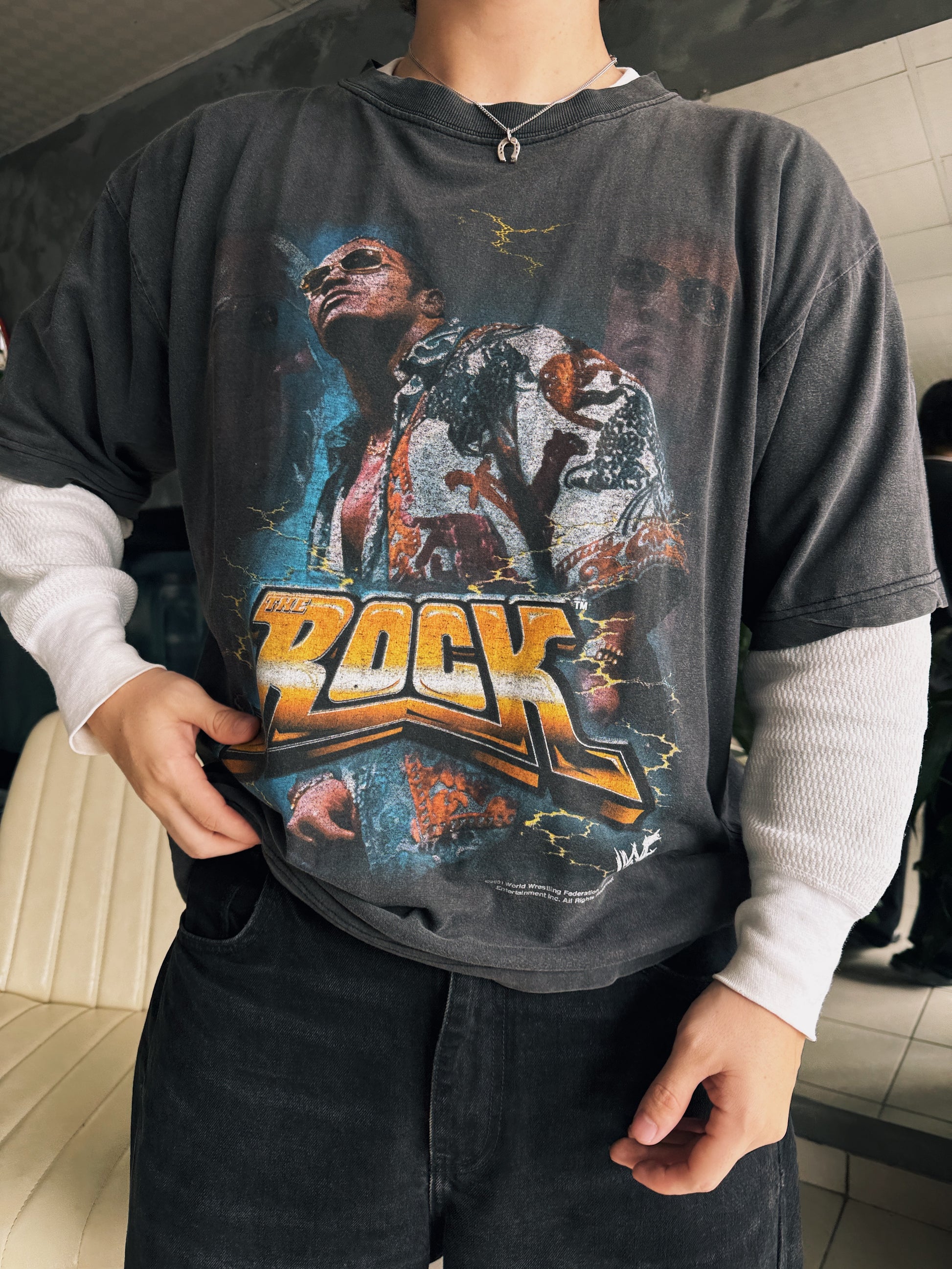 (L) RARE VINTAGE 00’S THE ROCK WWE FADED TEE