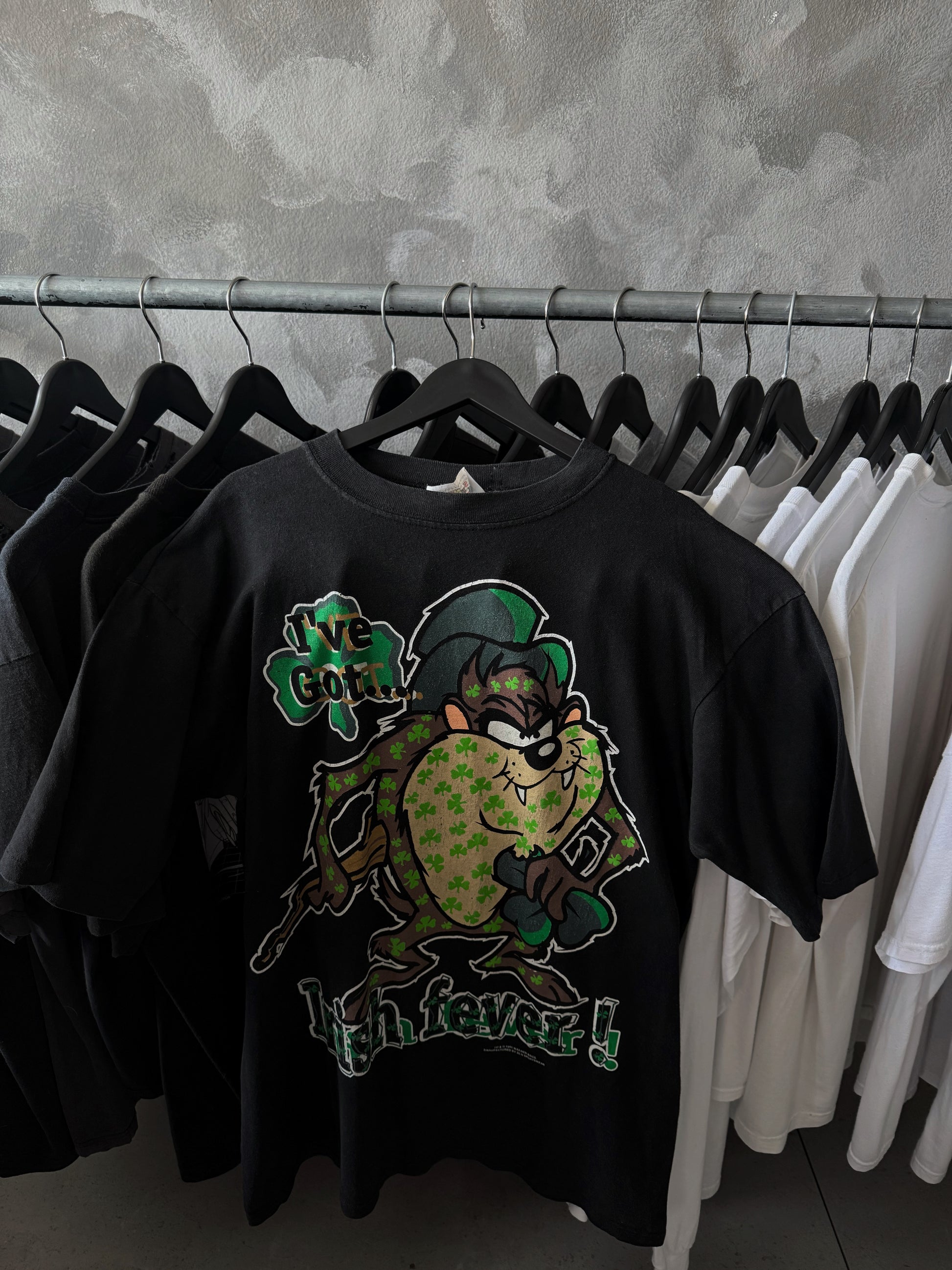 (L) 90’S VINTAGE LOONEY TUNES TAZ IRISH FEVER TEE