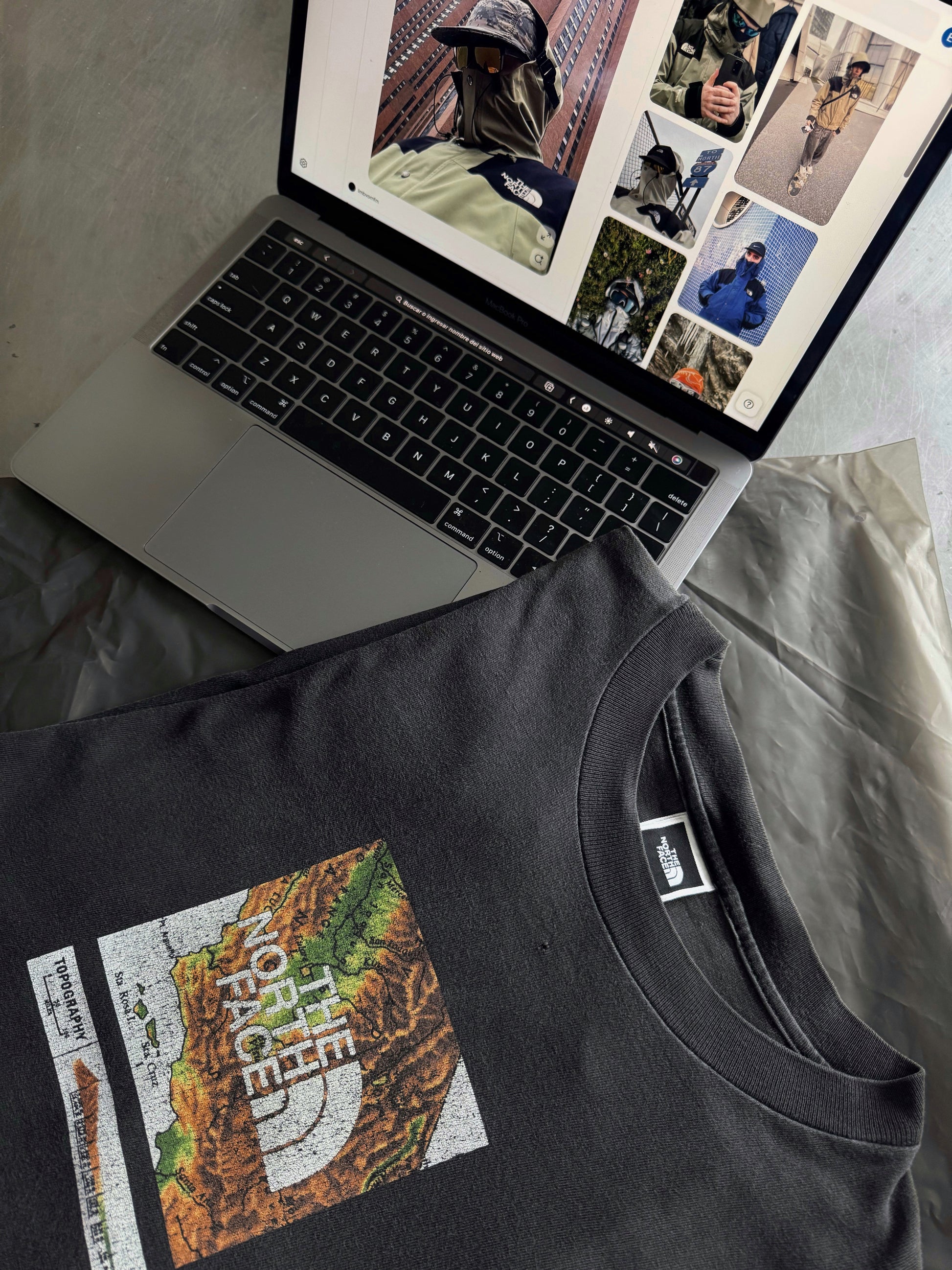 (M) THE NORTH FACE FADED LONG SLEEVE