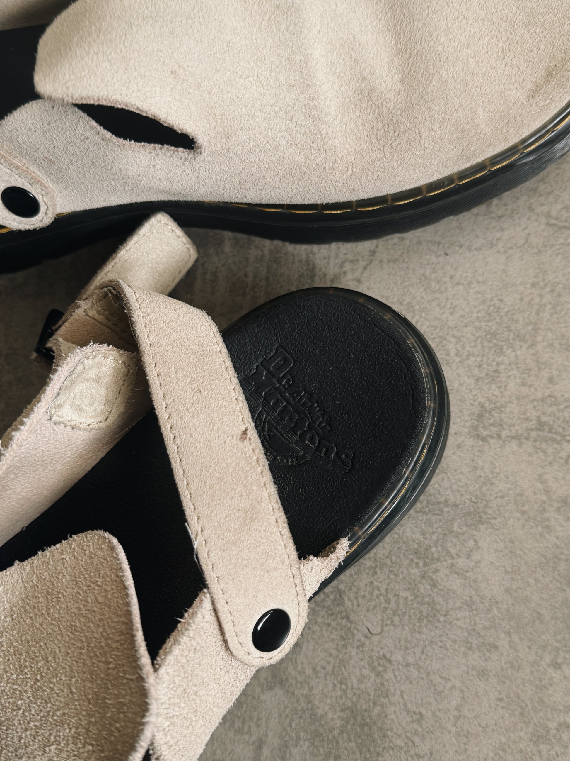DR. MARTENS CARLSON SLIPPERS