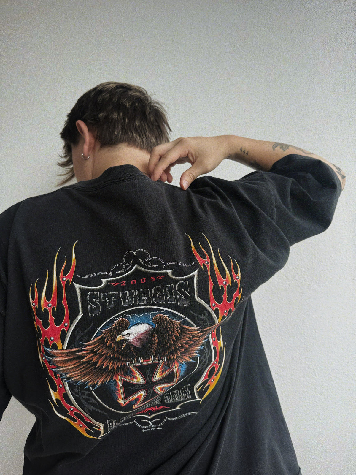 (XL) 2005 VINTAGE STURGUIS FLAMES TYPE CHOPPERS TEE