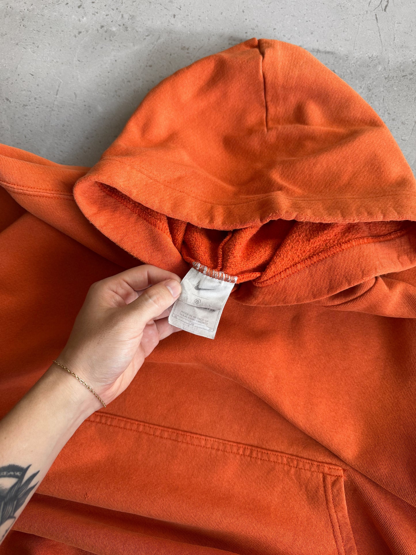 (BOXY L-XL) 00’S VINTAGE NIKE CENTER ORANGE HOODIE