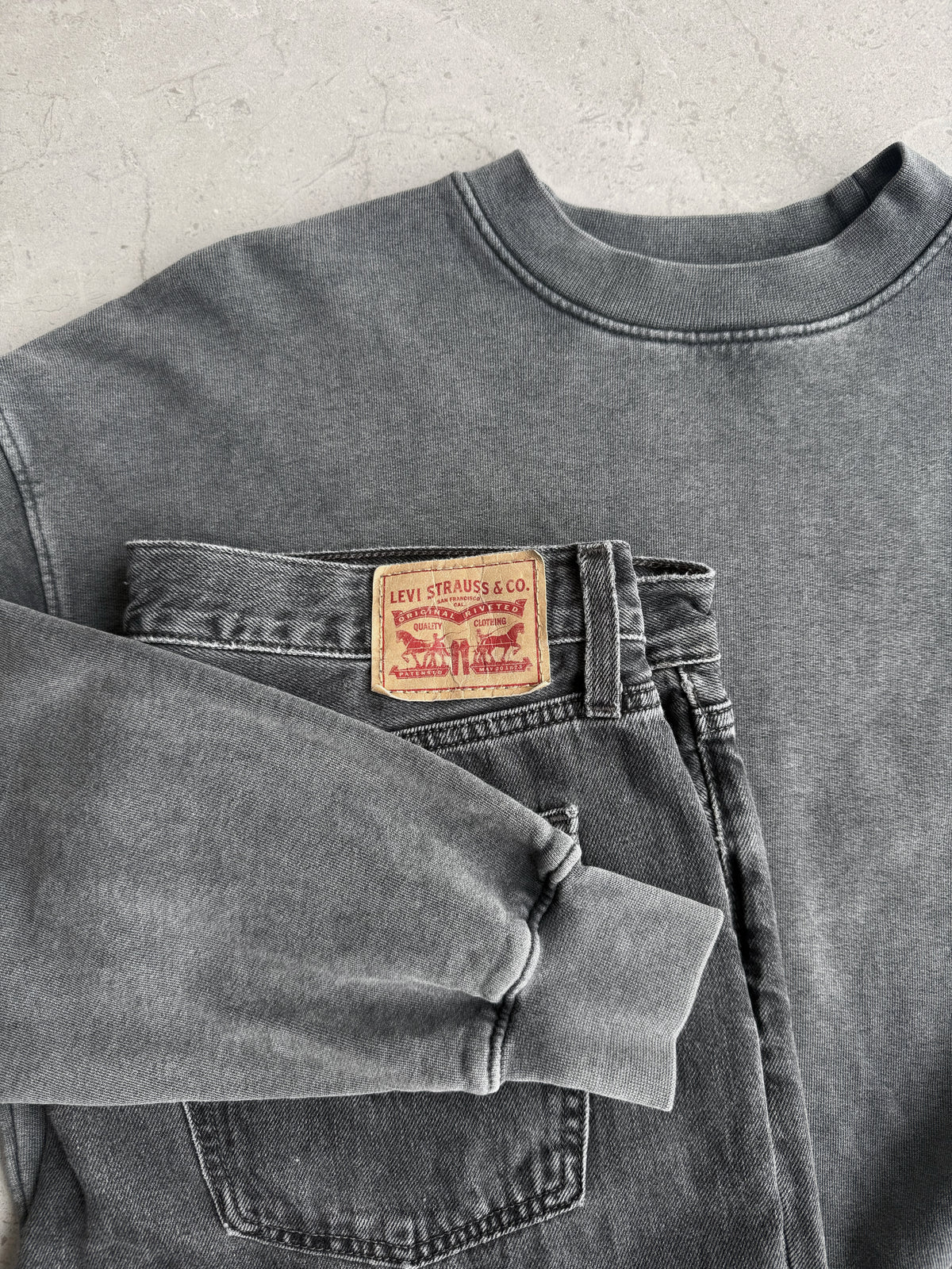 (M) GRAY SUN FADED BOXY CREWNECK