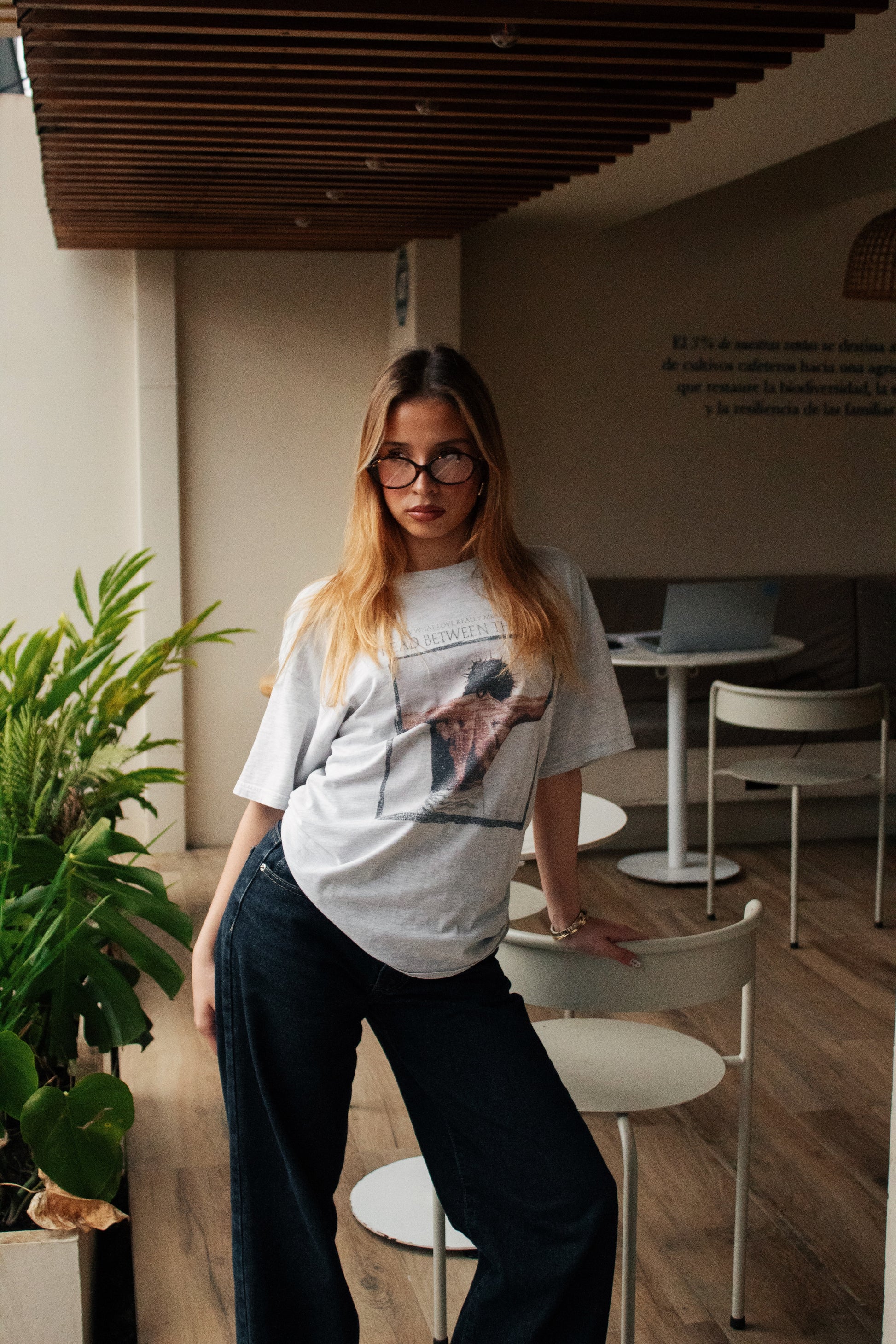 (L) 2000’S VINTAGE JESUS “READ BETWEEN THE LINES” TEE