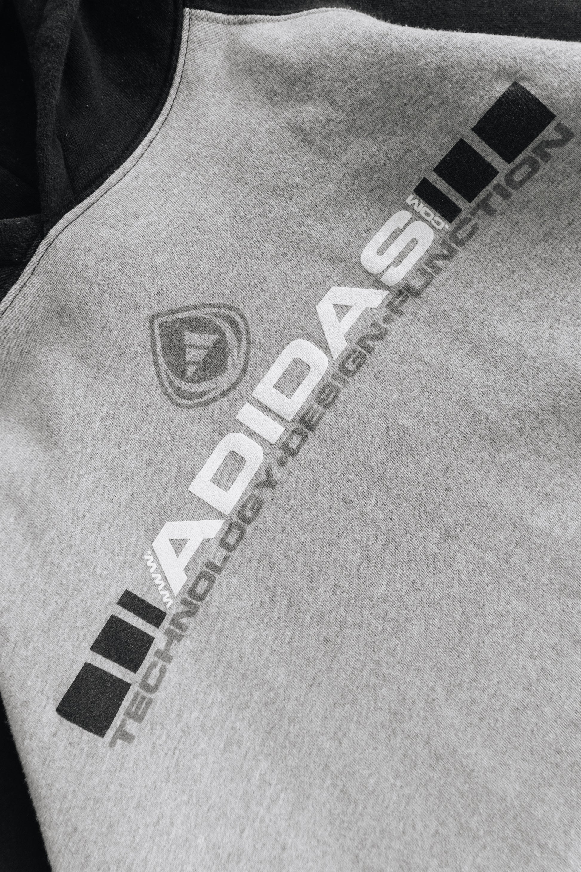 (BOXY L/XL) VINTAGE ADIDAS RETRO HOODIE
