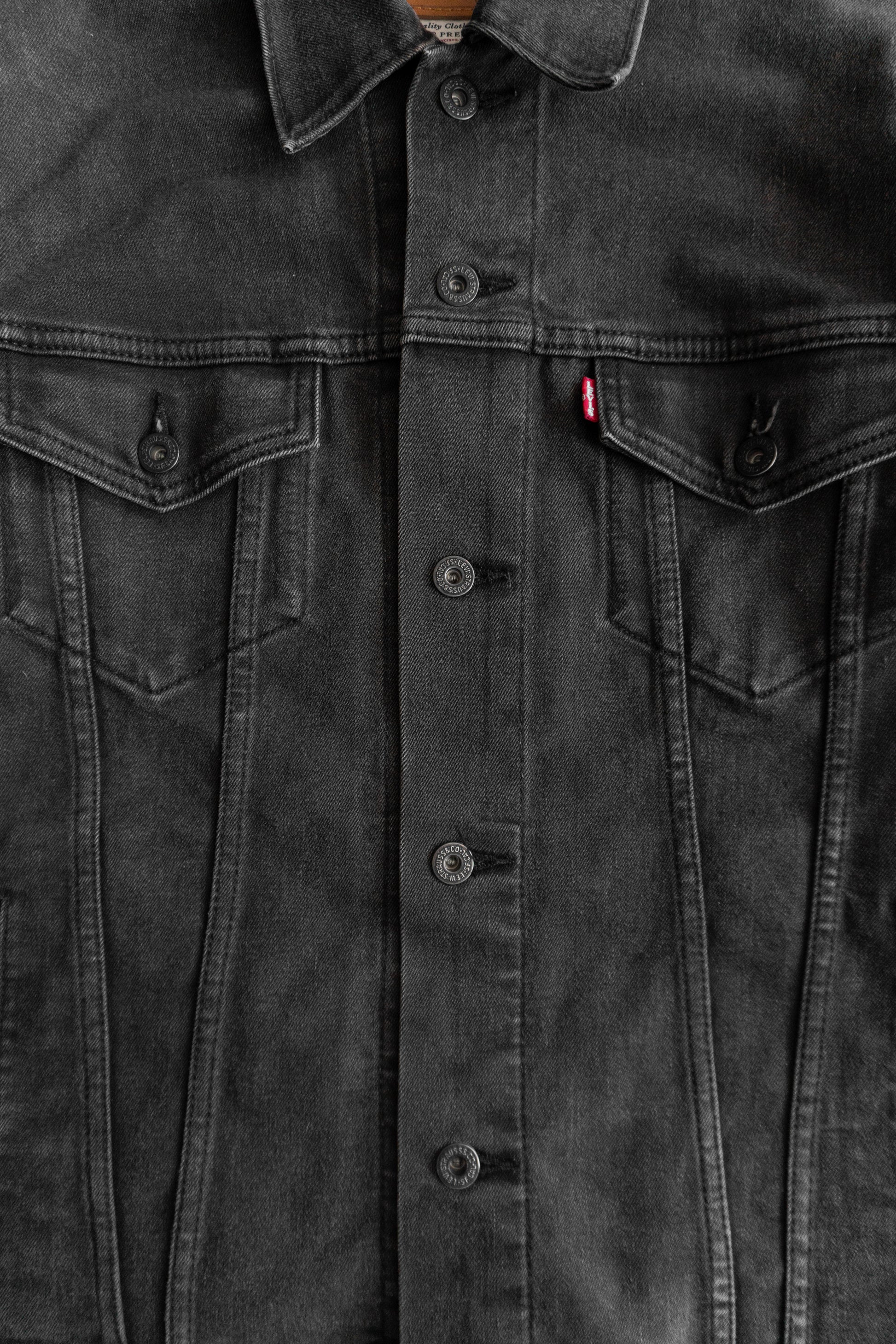 (L) LEVIS TRUCKER BLACK DENIM FADED JACKET