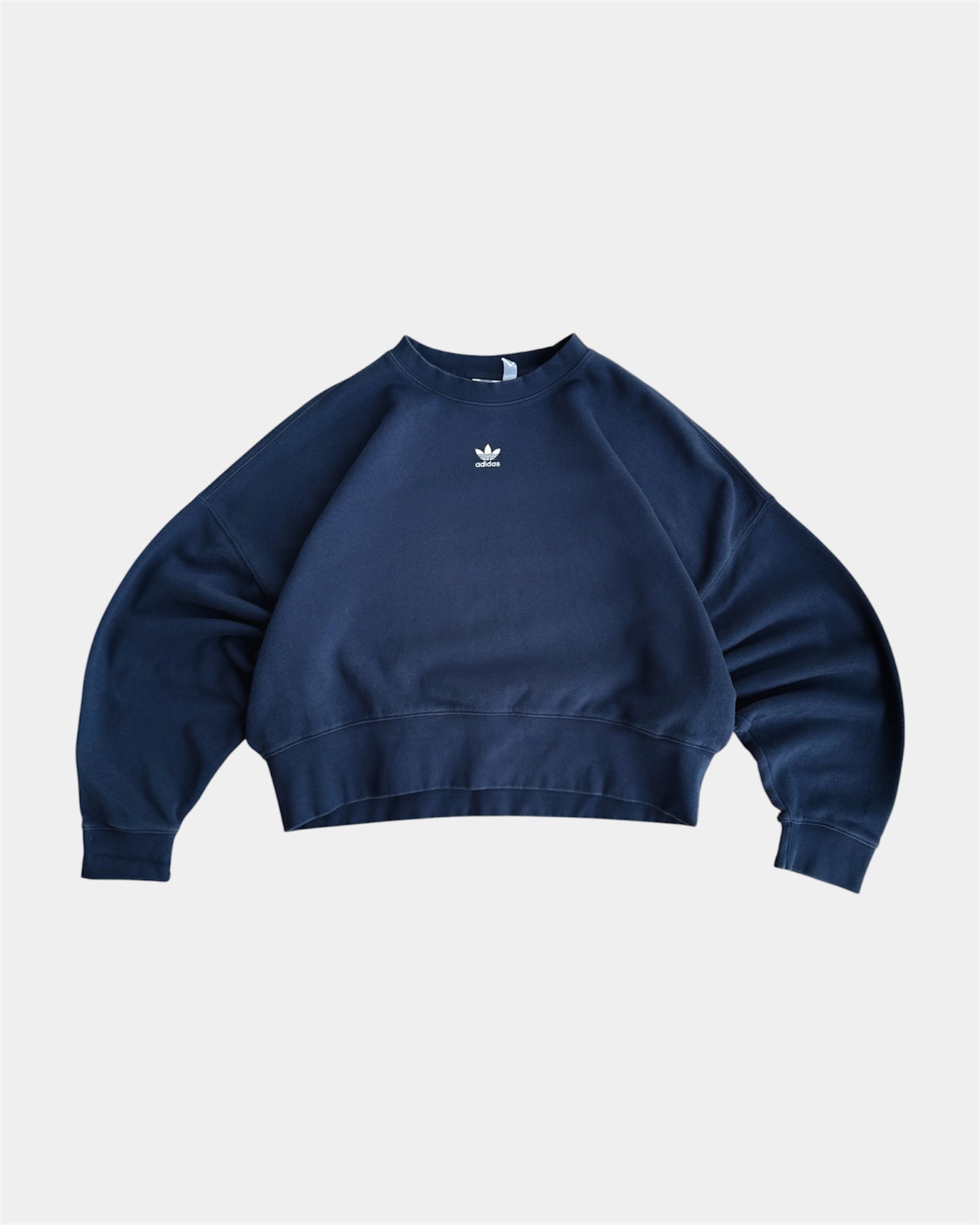 (BOXY M) ADIDAS CENTER CREWNECK
