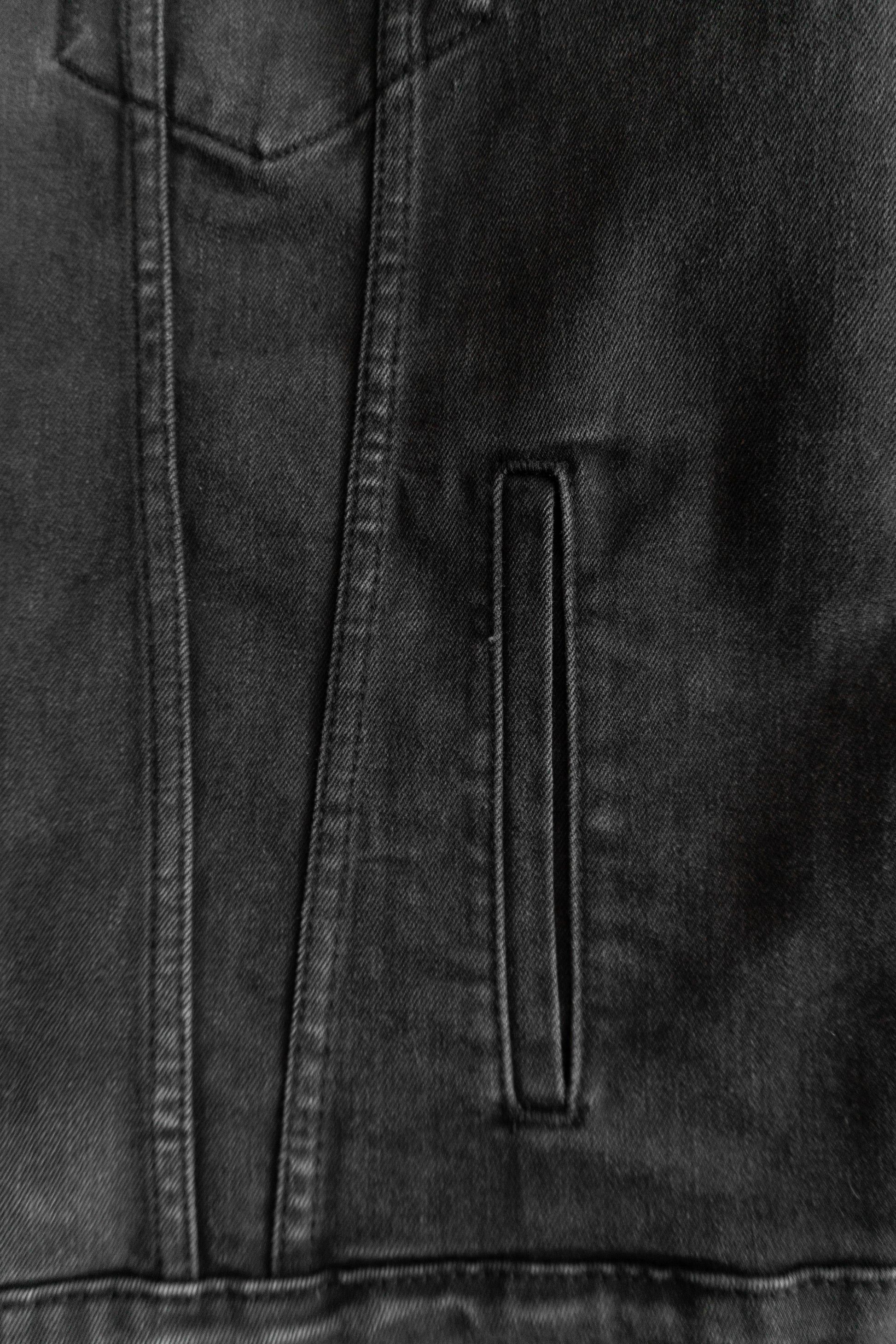 (L) LEVIS TRUCKER BLACK DENIM FADED JACKET