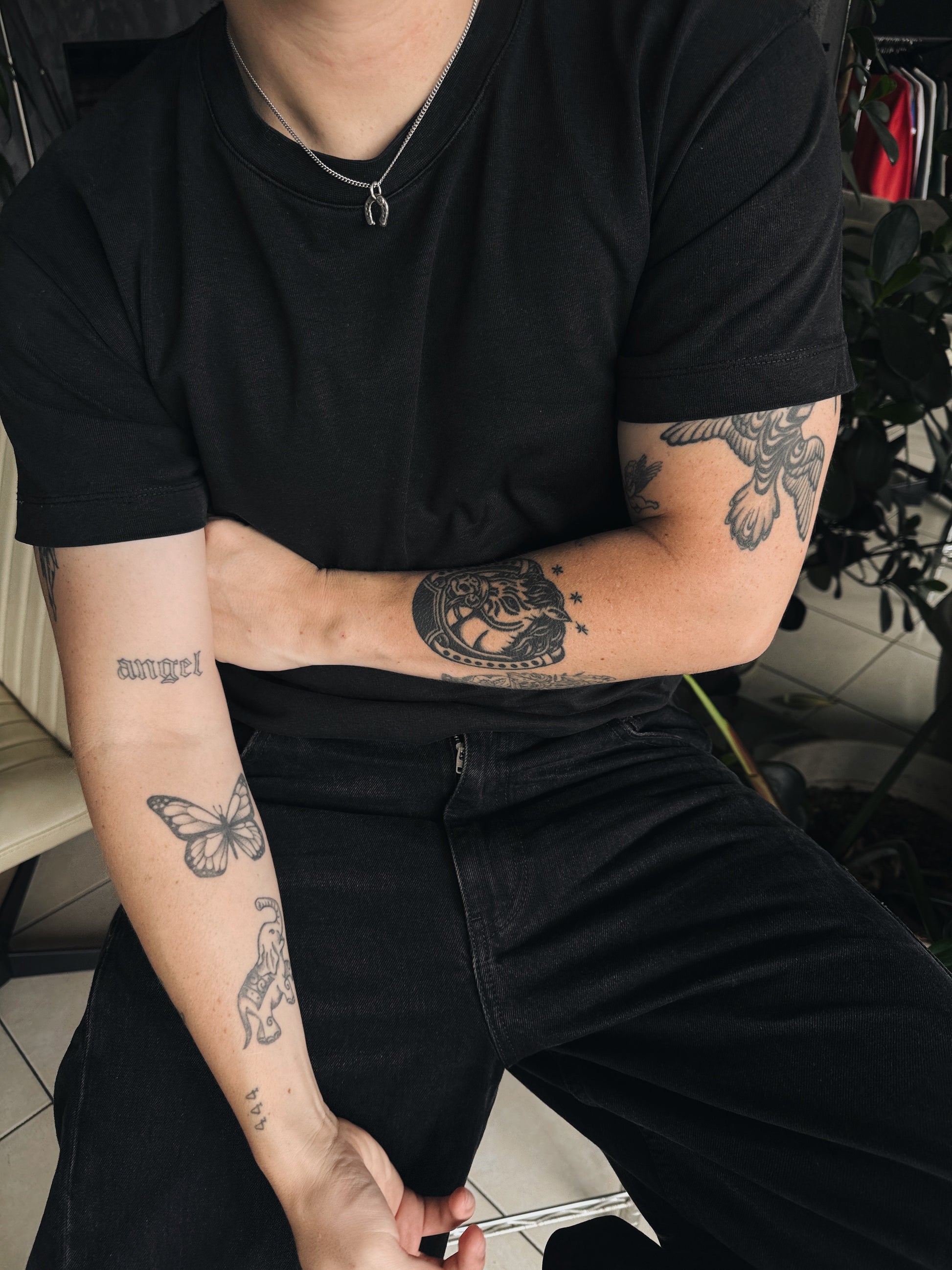 (S) BLANK BLACK TEE