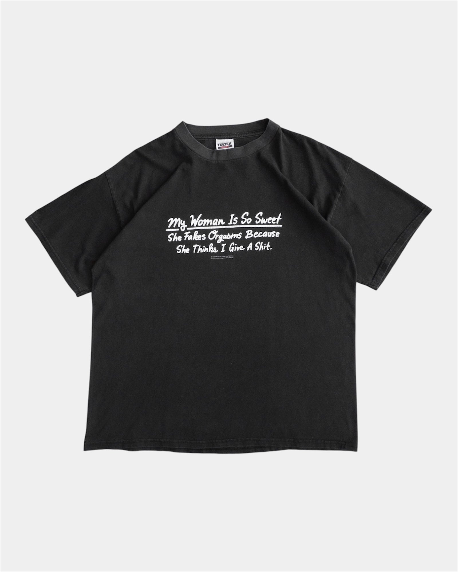 (L/XL) 90’S VINTAGE “SHE FAKES ORGASMS” TEE
