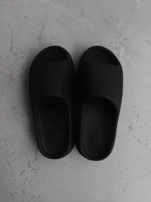 YEEZY SLIDE - SIZE 9