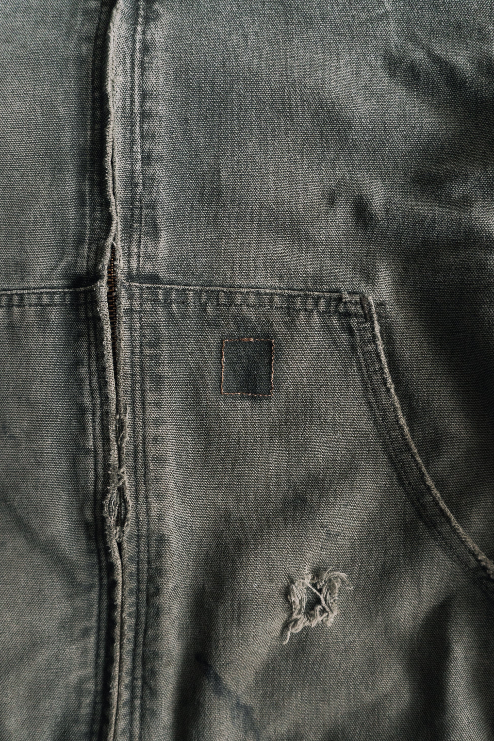 (L) VINTAGE CARHARTT DISTRESSED FADED JACKET