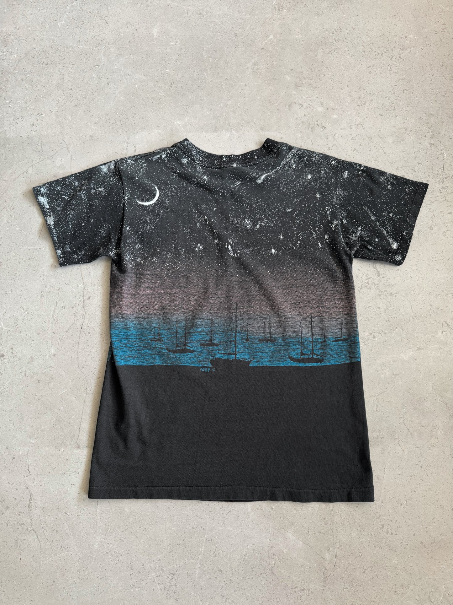 (M) 90’s Vintage AOP Night light Tee