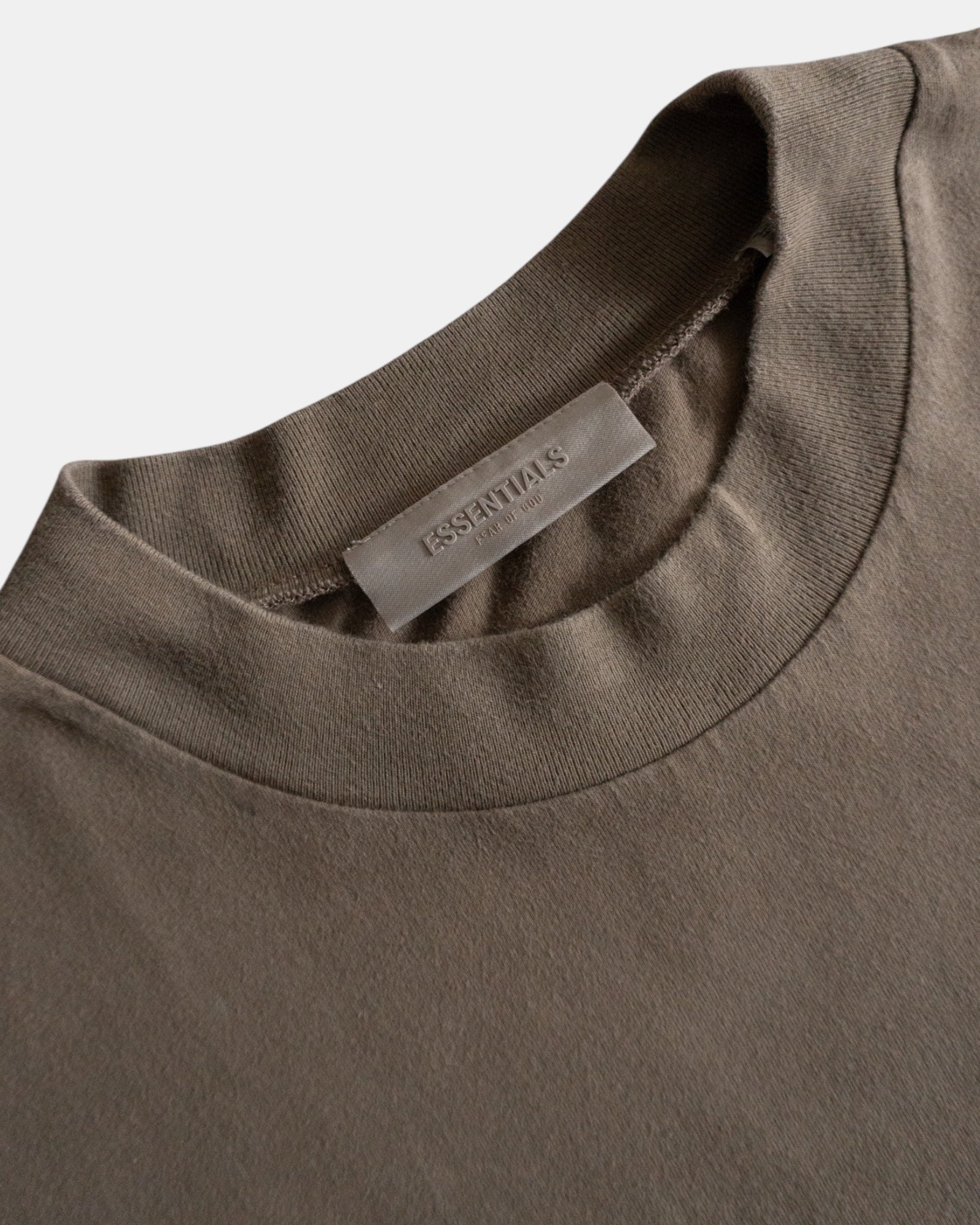 (M) ESSENTIALS TEE
