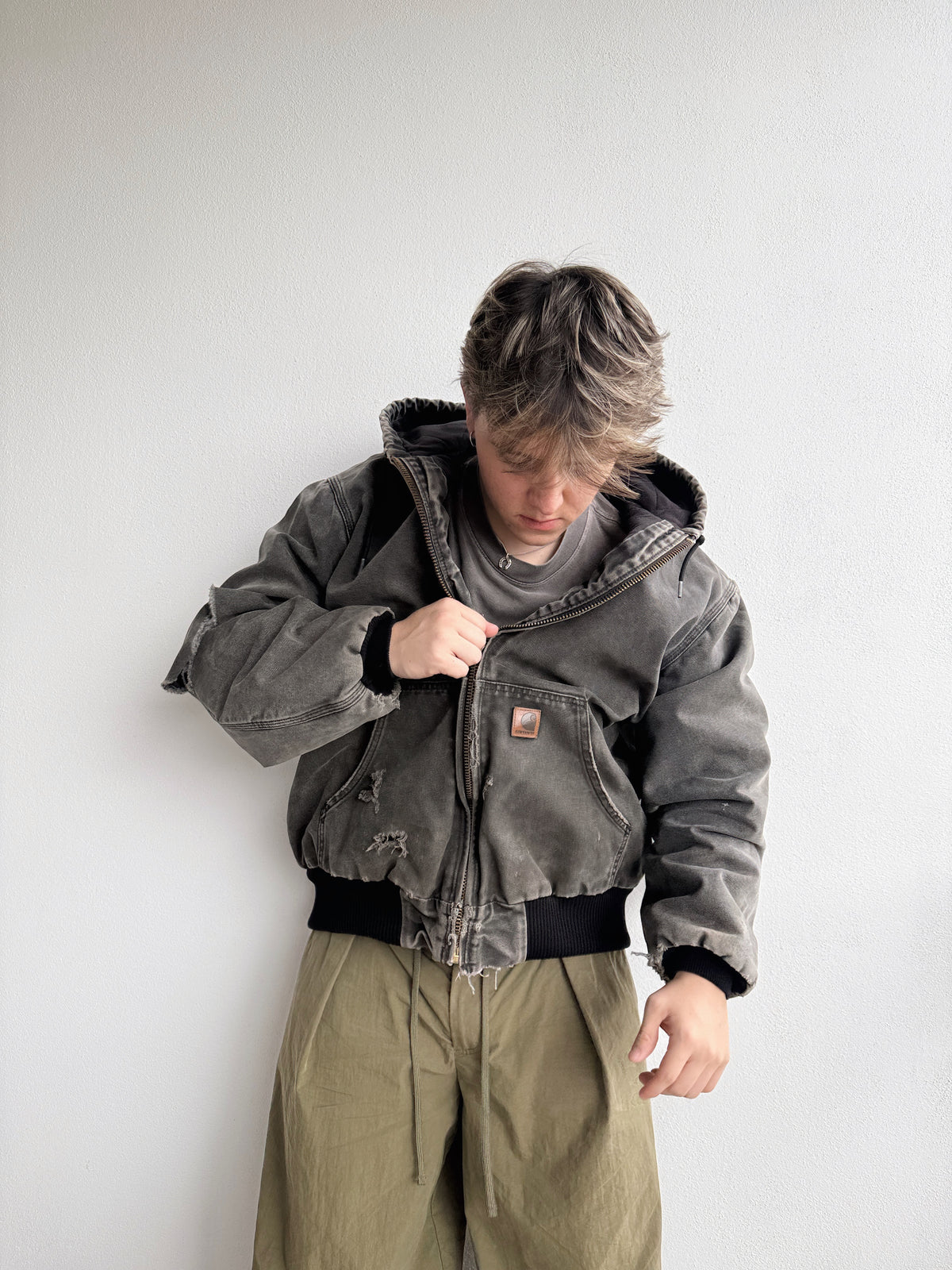 (L) VINTAGE CARHARTT DISTRESSED AND FADED JACKET
