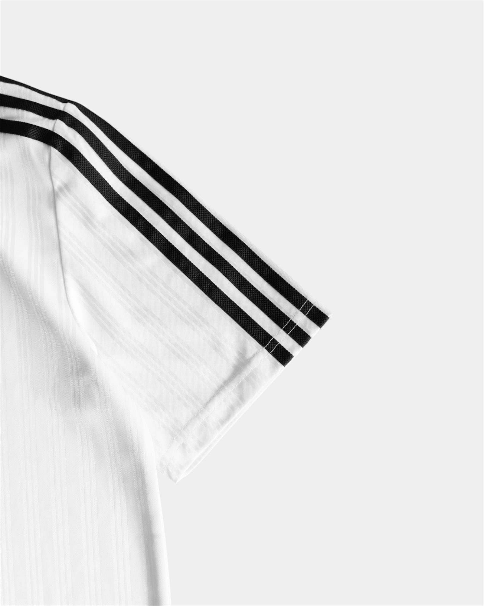 (M/L) ADIDAS BLACK WHITE STRIPE TEE